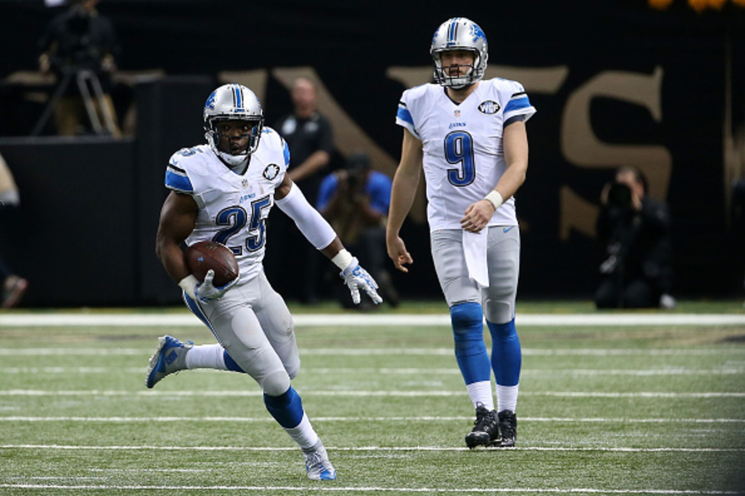 NEW ORLEANS, LA - DECEMBER 21:  Theo Riddick #25 of the Detroit Lions runs for yards during the second half of a game against the New Orleans Saints at the Mercedes-Benz Superdome on December 21, 2015 in New Orleans, Louisiana.  (Photo by Chris Graythen/G