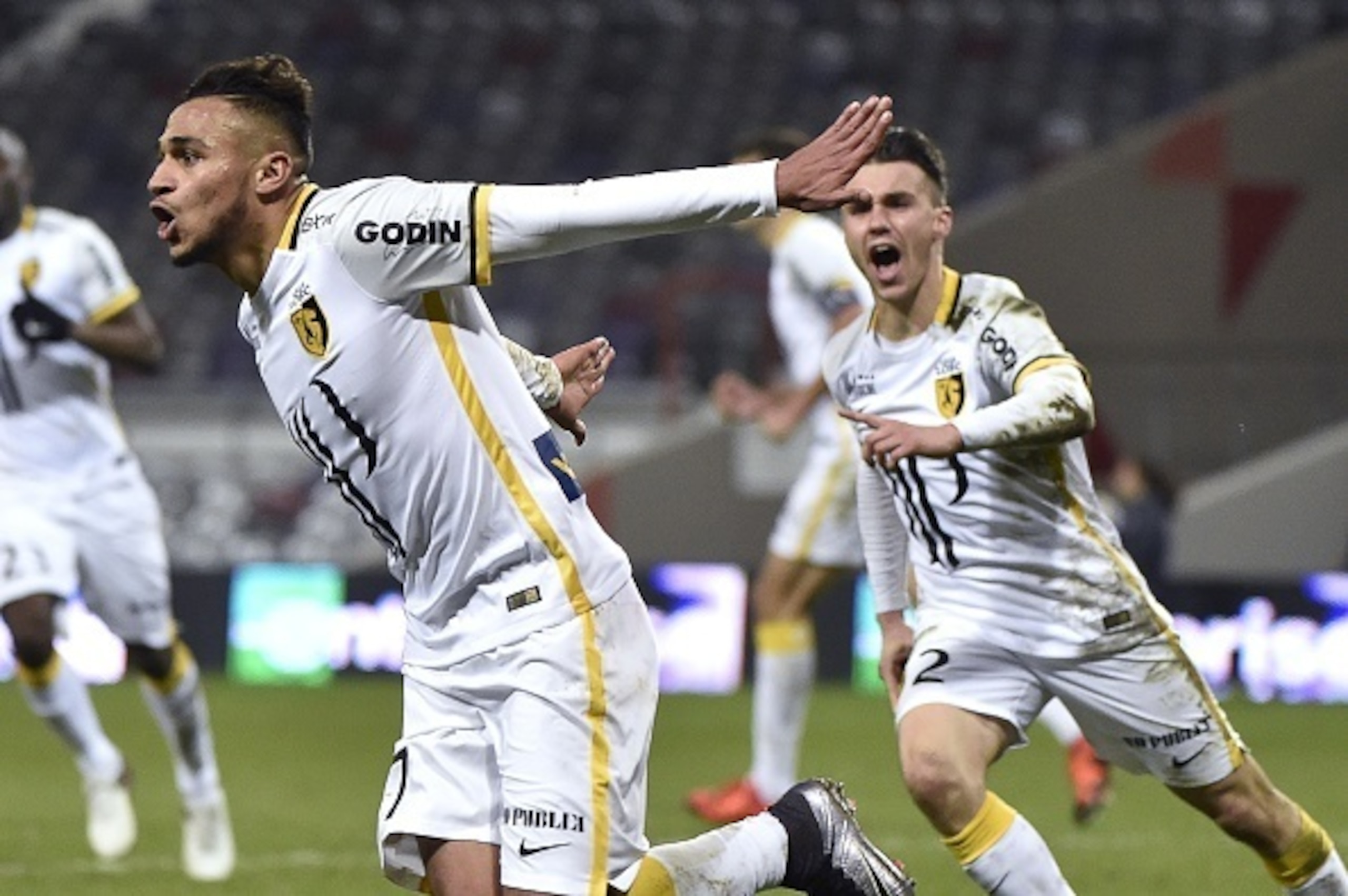 Lille's French midfielder Sofiane Boufal celebrates after scoring a goal  during the French L1 football match between Toulouse (TFC) and Lille (LOSC) on December 19, 2015 at the Municipal Stadium in Toulouse, southern france. AFP PHOTO / PASCAL PAVANI / A