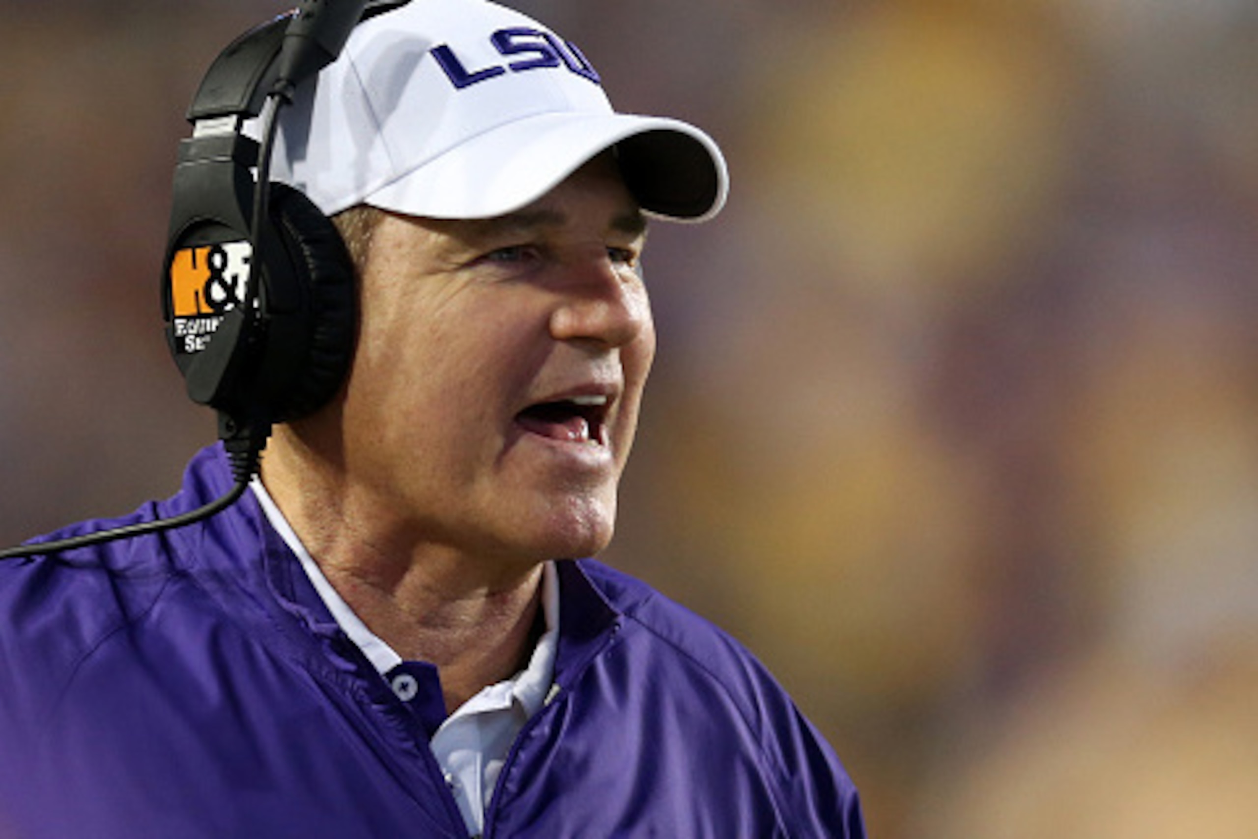 BATON ROUGE, LA - NOVEMBER 28:  Head coach Les Miles of the LSU Tigers look on during the game against the Texas A&M Aggies at Tiger Stadium on November 28, 2015 in Baton Rouge, Louisiana.  (Photo by Chris Graythen/Getty Images)
