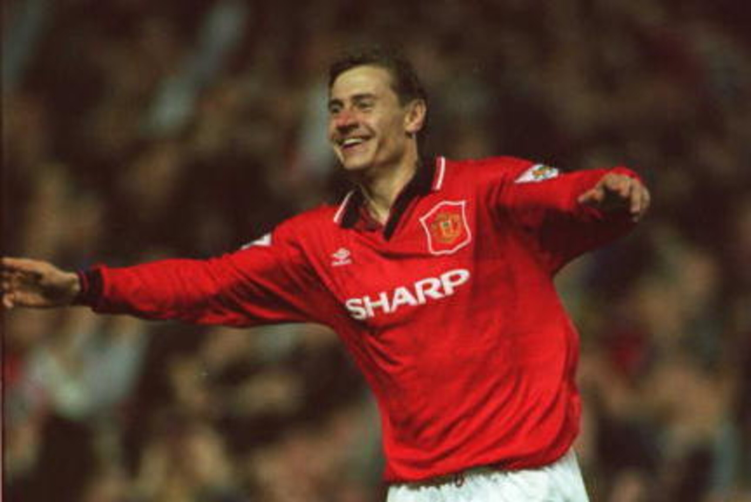 10 NOV 1994:  ANDREI KANCHELSKIS OF MANCHESTER UNITED CELEBRATES SCORING HIS 2ND GOAL AGAINST MANCHESTER CITY DURING THE ENGLISH PREMIER LEAGUE MATCH AT OLD TRAFFORD, MANCHESTER.  MANCHESTER UNITED WON 5-0. Mandatory Credit: Clive Brunskill/ALLSPORT