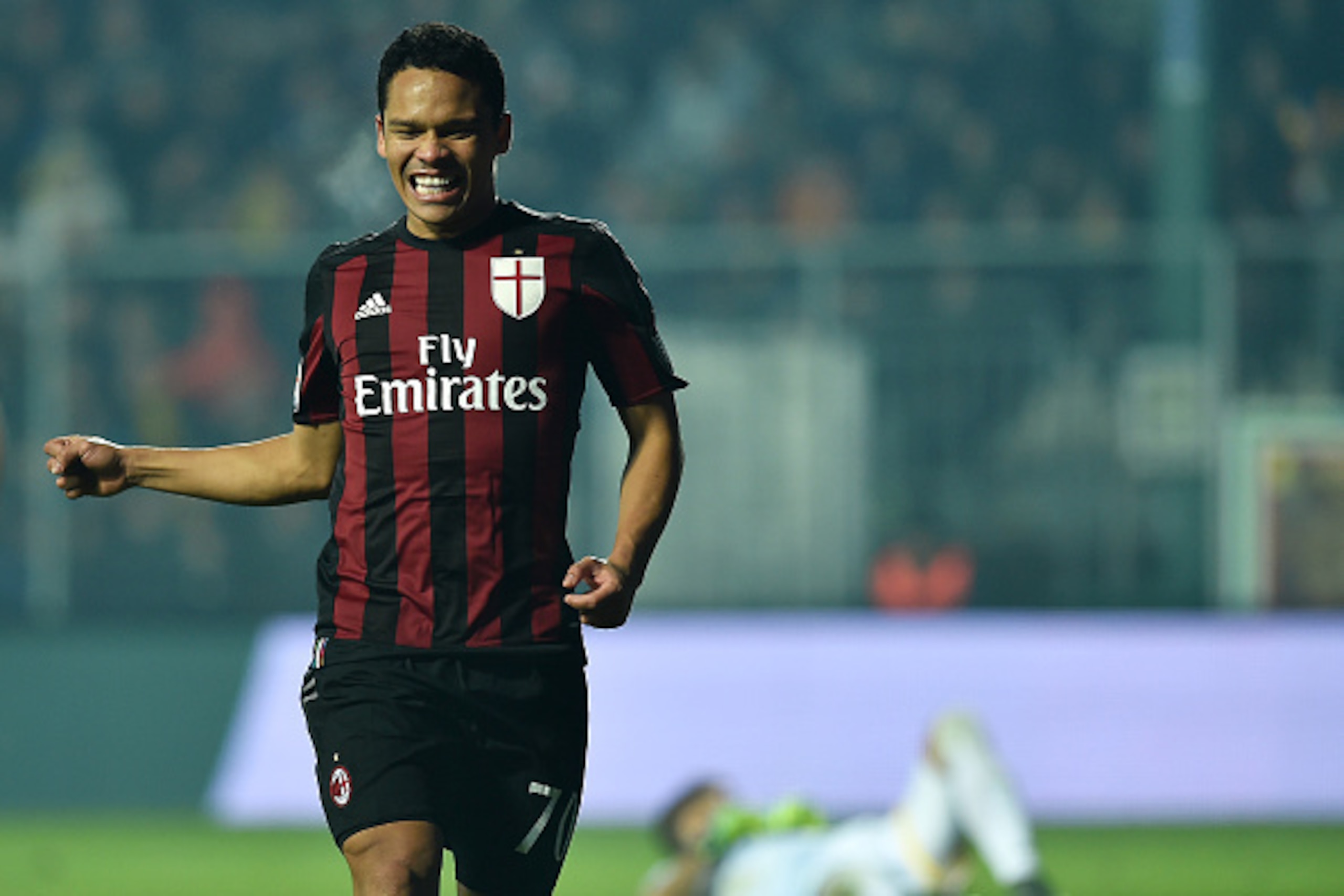 AC Milan's forward from Colombia Carlos Bacca celebrates after scoring during the Italian Serie A football match Frosinone vs Ac Milan on December 20, 2015 at Matusa stadium in Frosinone. AFP PHOTO / ALBERTO PIZZOLI / AFP / ALBERTO PIZZOLI        (Photo c