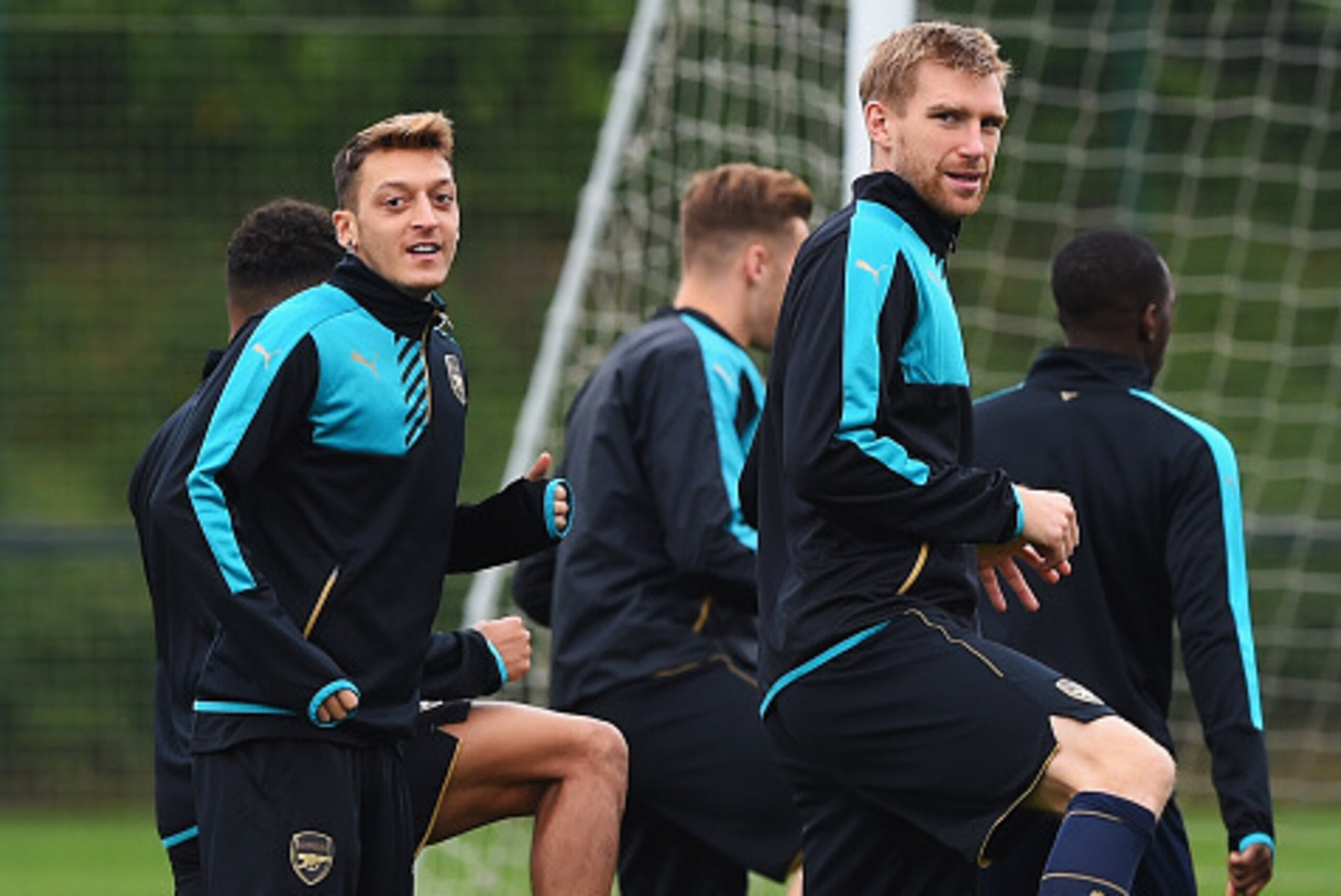 ST ALBANS, ENGLAND - OCTOBER 19: Mesut Oezil (L) and Per Mertesacker of Arsenal train during an Arsenal training session ahead of the UEFA Champions League match against Bayern Munich at London Colney on October 19, 2015 in St Albans, England.  (Photo by 