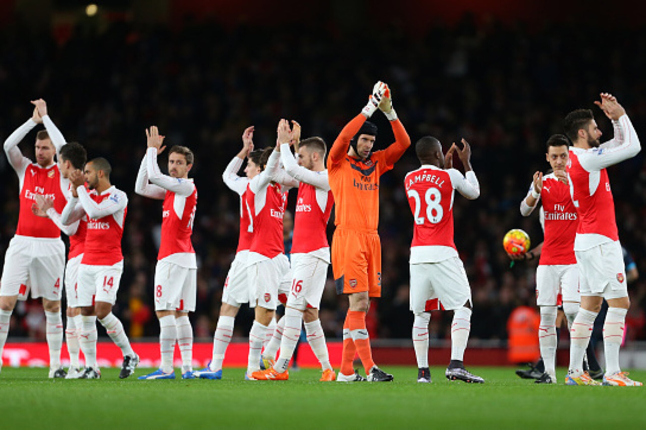 LONDON, ENGLAND - DECEMBER 21:  Petr Cech of Arsenal applauds with his team mates before the Barclays Premier League match between Arsenal and Manchester City at the Emirates Stadium on December 21, 2015 in London, England.  (Photo by Catherine Ivill - AM