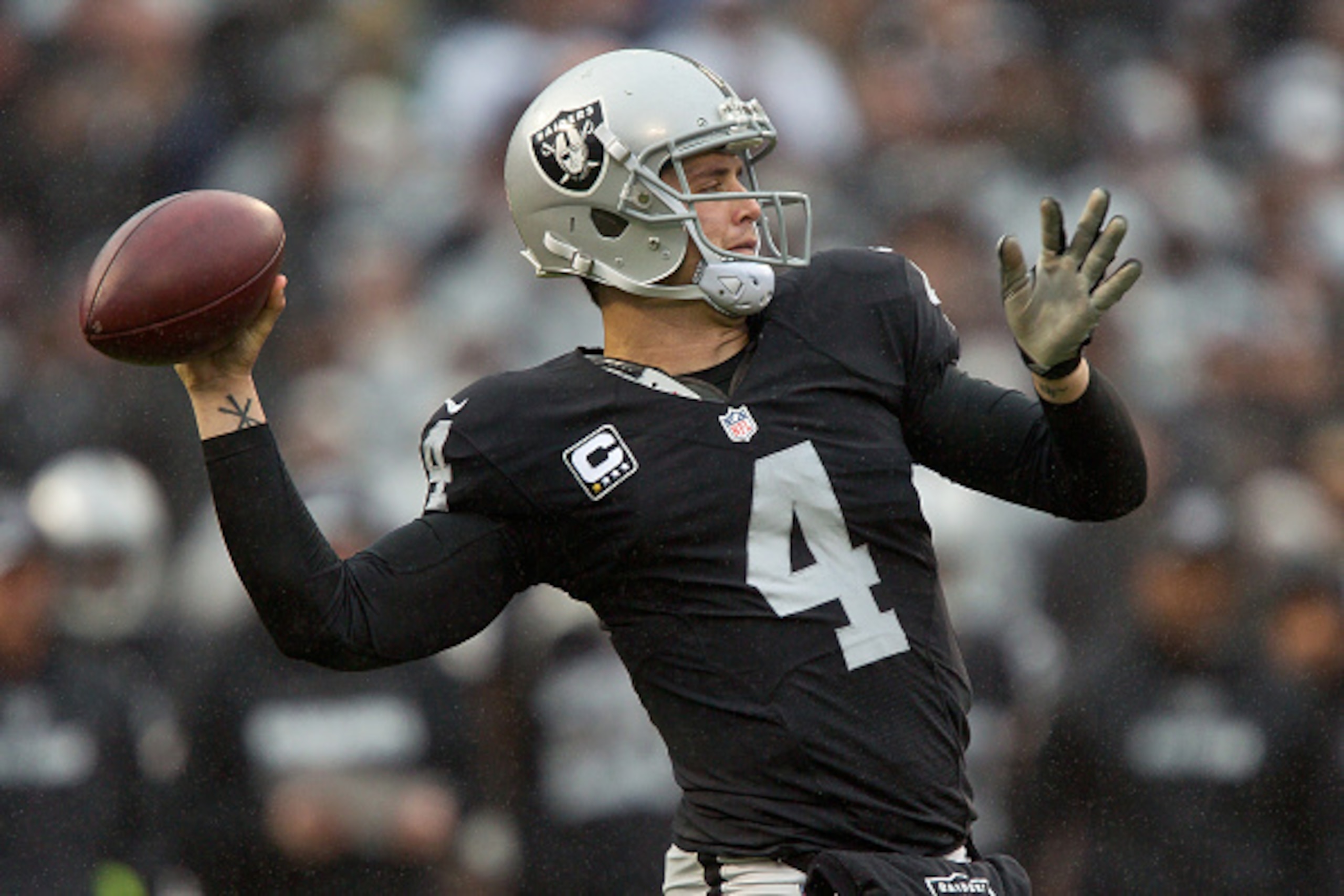 OAKLAND, CA - DECEMBER 20:  Quarterback Derek Carr #4 of the Oakland Raiders throws against the Green Bay Packers in the second quarter on December 20, 2015 at O.co Coliseum in Oakland, California.  The Packers won 30-20.  (Photo by Brian Bahr/Getty Image