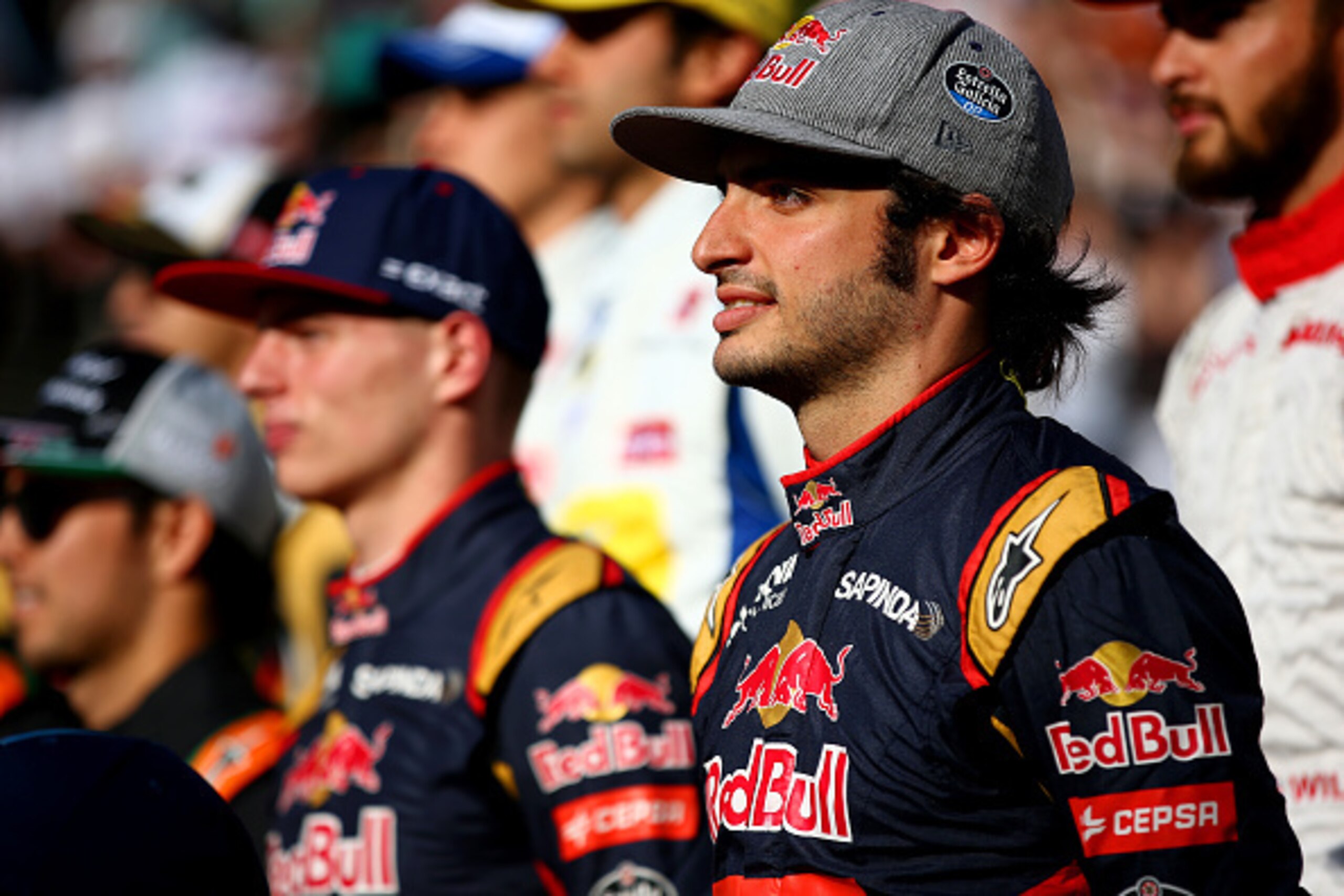 ABU DHABI, UNITED ARAB EMIRATES - NOVEMBER 29:  Max Verstappen of Netherlands and Scuderia Toro Rosso and Carlos Sainz of Spain and Scuderia Toro Rosso pose for the end of season drivers' photograph on the pit straight before the Abu Dhabi Formula One Gra