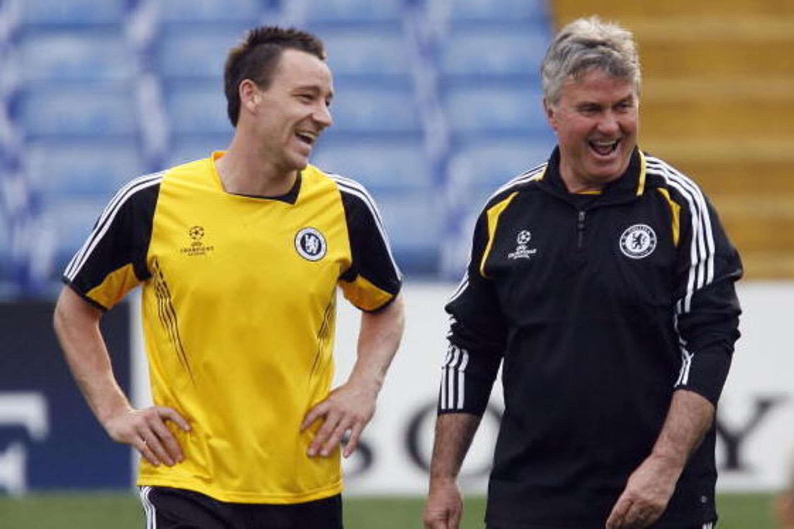 Chelsea's English defender John Terry (L) and Dutch manager Guus Hiddink (R) laugh during preparation for the forthcoming UEFA Champions League Quarter Final 2nd leg football match against Liverpool at Stamford Bridge, London, on April 13, 2009. AFP PHOTO