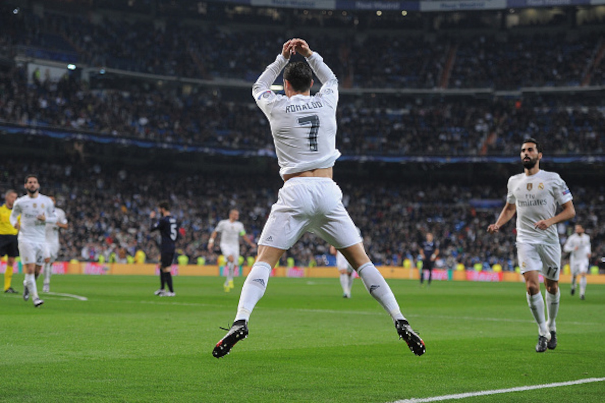 MADRID, SPAIN - DECEMBER 08:  Cristiano Ronaldo of Real Madrid celebrates after scoring Real's 6th goal during the UEFA Champions League Group A match between Real Madrid CF and Malmo FF at the Santiago Bernabeu stadium on December 8, 2015 in Madrid, Spai