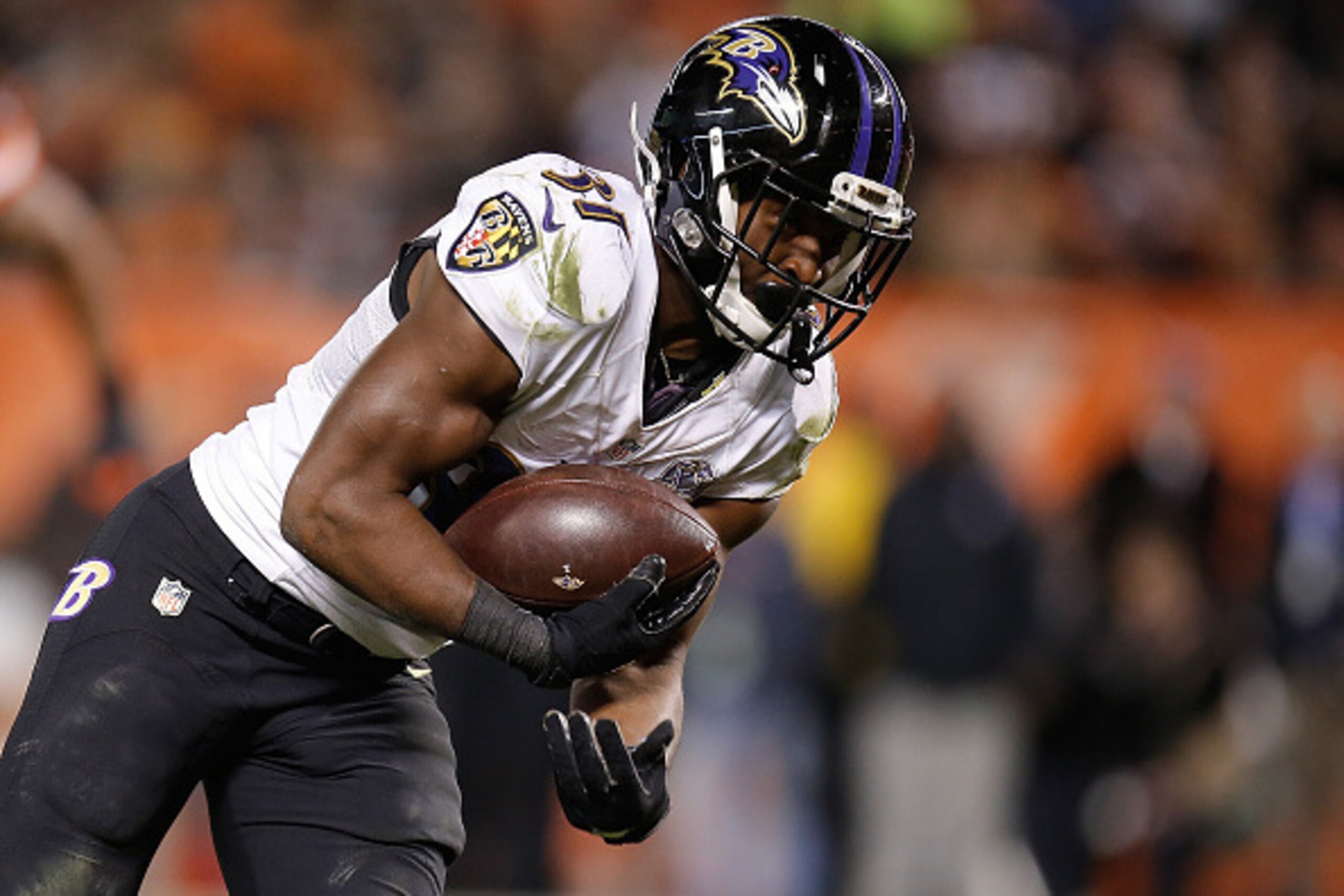 CLEVELAND, OH - NOVEMBER 30:  Javorius Allen #37 of the Baltimore Ravens carries the ball against the Cleveland Browns at FirstEnergy Stadium on November 30, 2015 in Cleveland, Ohio.  (Photo by Gregory Shamus/Getty Images)
