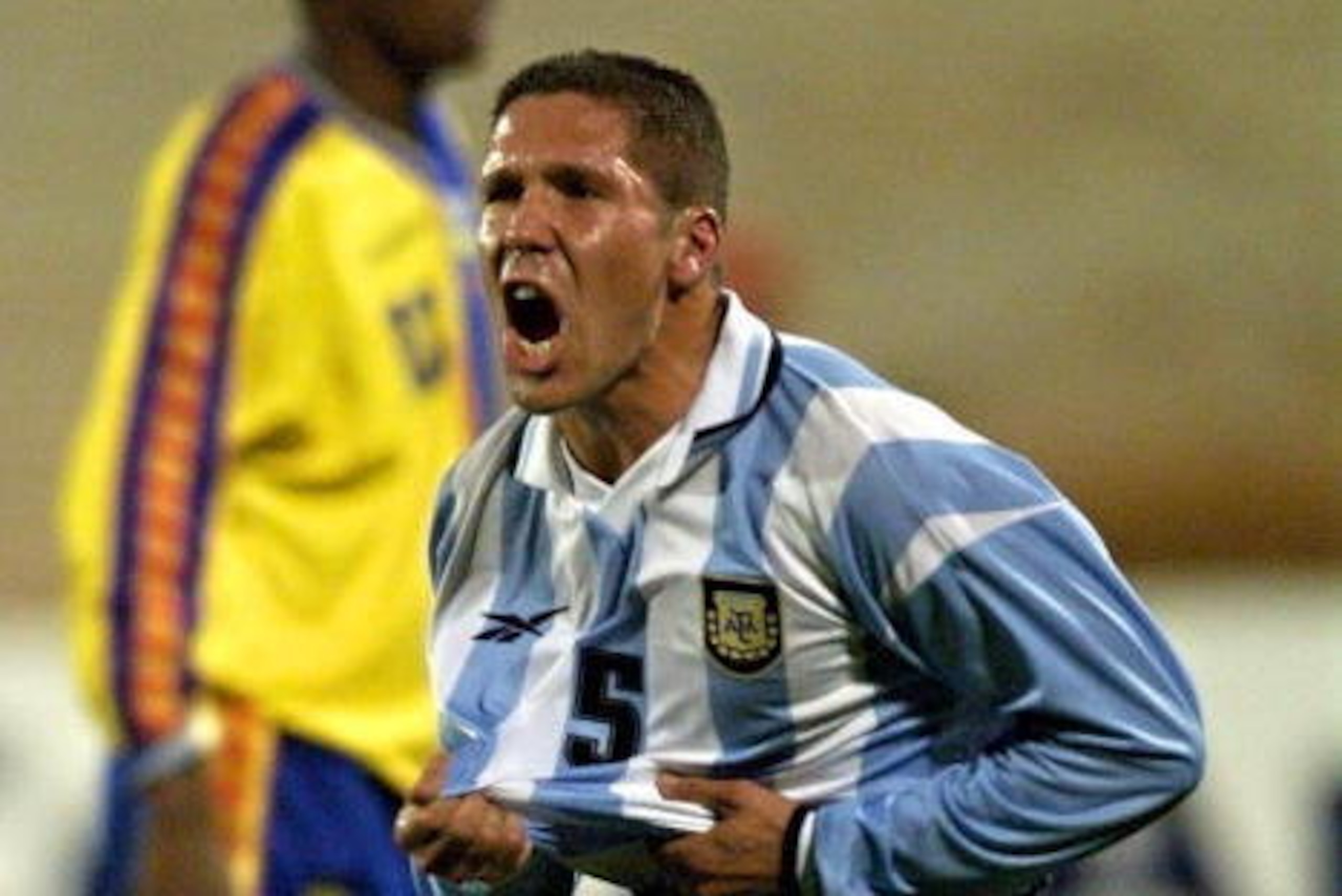 LUQUE, PARAGUAY:  Diego Simeone of Argentina celebrates the first goal for his team 1 July 1999.   (ELECTRONIC IMAGE)   AFP PHOTO    Daniel GARCIA (Photo credit should read DANIEL GARCIA/AFP/Getty Images)