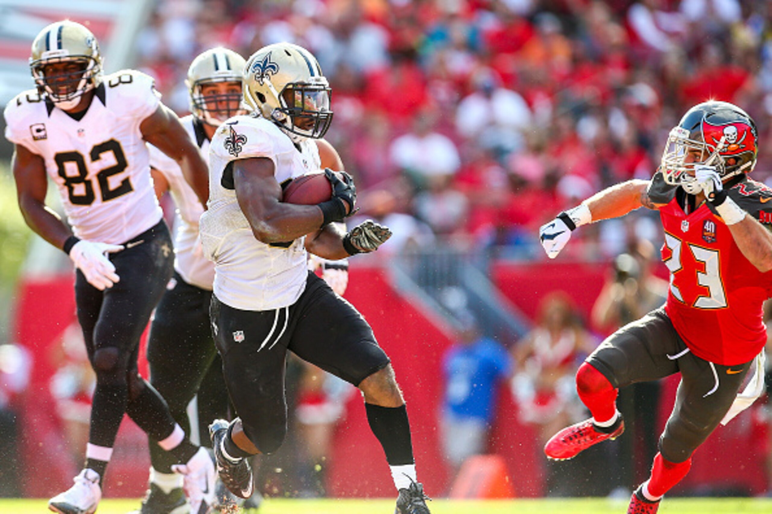 TAMPA, FL - DECEMBER 13: Tim Hightower #34 of the New Orleans Saints in action during the game against the Tampa Bay Buccaneers at Raymond James Stadium on December 13, 2015 in Tampa, Florida. (Photo by Rob Foldy/Getty Images)