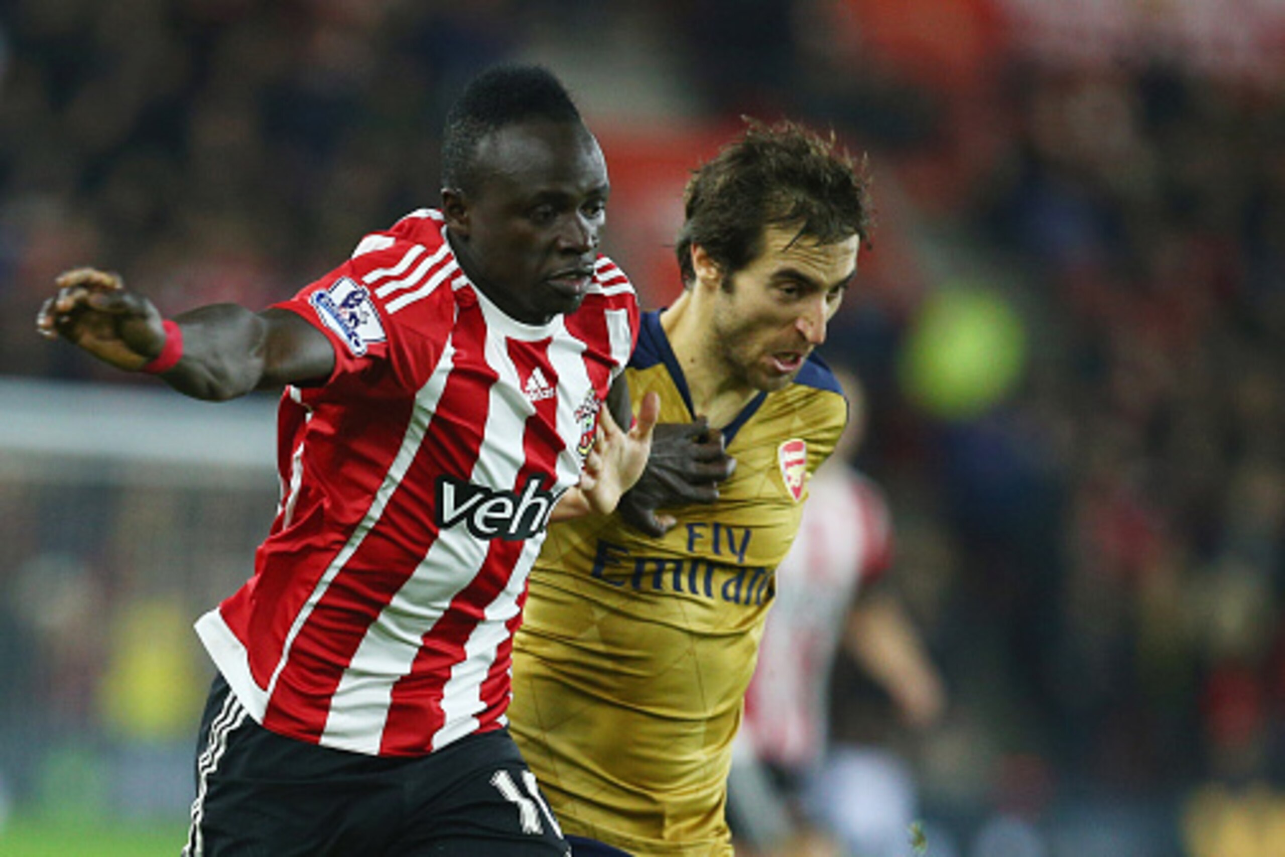 SOUTHAMPTON, ENGLAND - DECEMBER 26:  Sadio Mane of Southampton and Mathieu Flamini of Arsenal battle for the ball during the Barclays Premier League match between Southampton and Arsenal at St Mary's Stadium on December 26, 2015 in Southampton, England.  