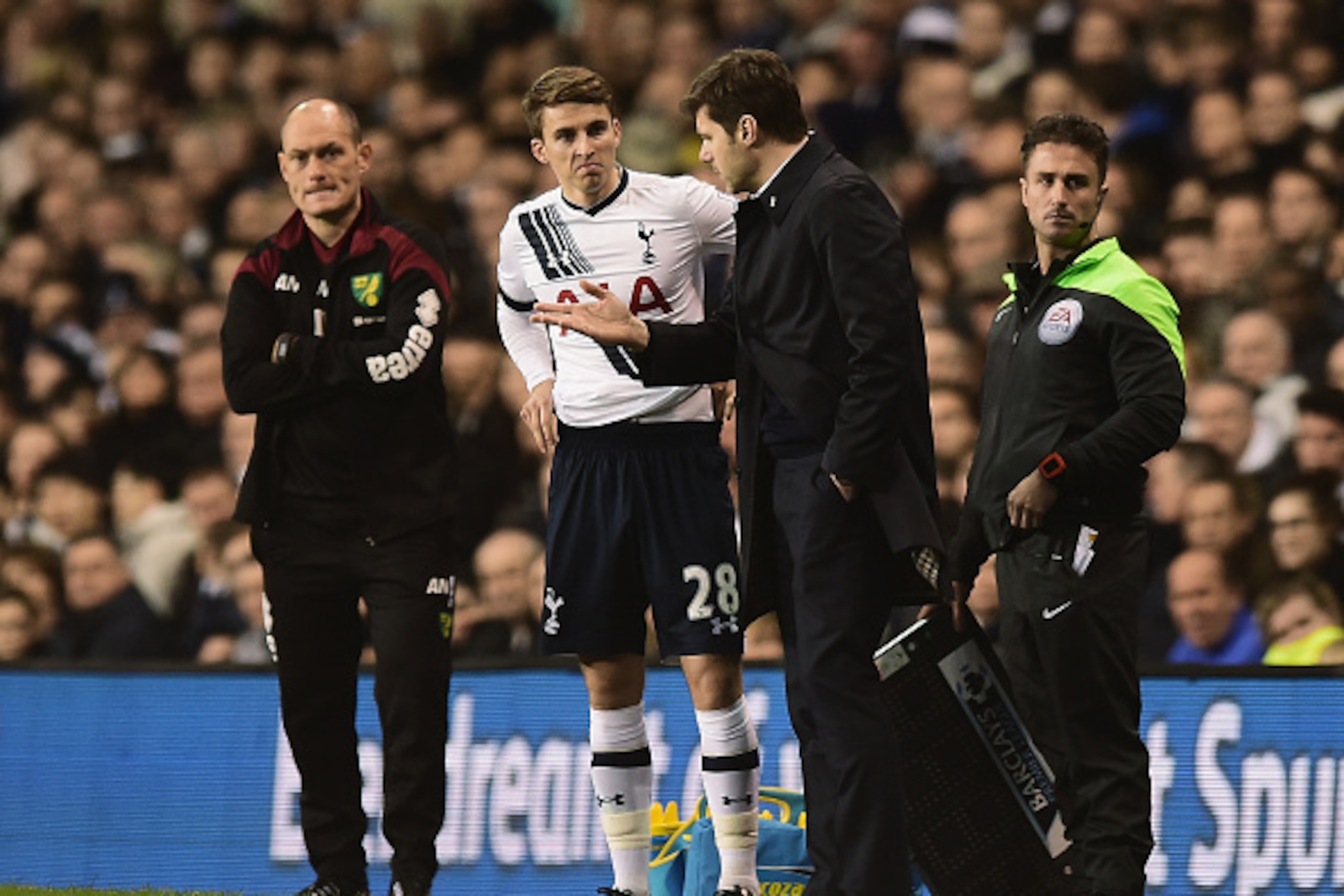LONDON, ENGLAND - DECEMBER 26:  Tom Carroll of Tottenham Hotspur talks to Mauricio Pochettino, manager of Tottenham Hotspur as he prepares to come on as a substitute during the Barclays Premier League match between Tottenham Hotspur and Norwich City at Wh