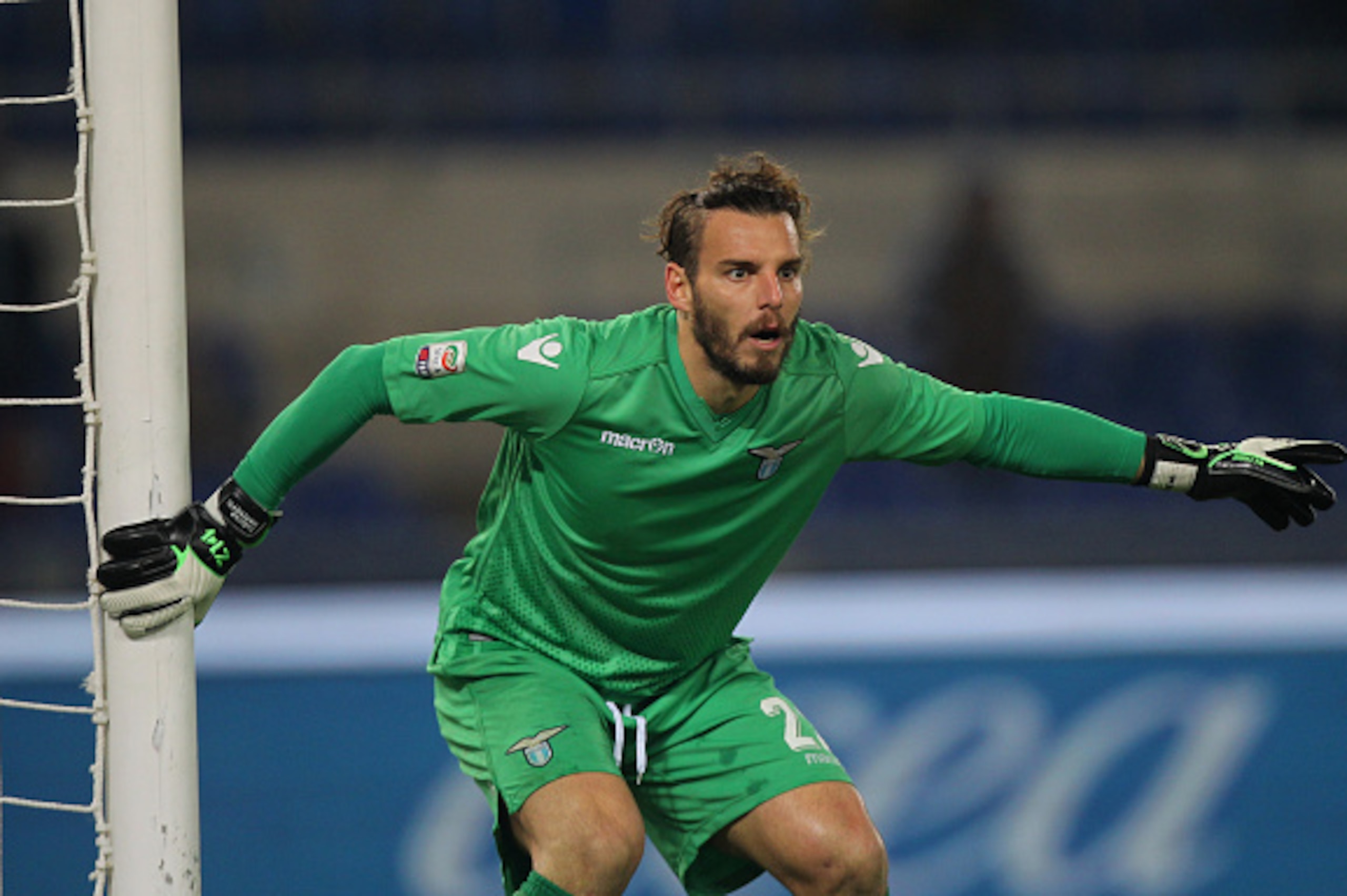 ROME, ITALY - DECEMBER 14:  Federico Marchetti of SS Lazio in action during the Serie A match betweeen SS Lazio and UC Sampdoria at Stadio Olimpico on December 14, 2015 in Rome, Italy.  (Photo by Paolo Bruno/Getty Images)