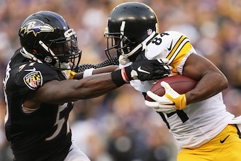 BALTIMORE, MD - DECEMBER 27:  C.J. Mosley #57 of the Baltimore Ravens defends  Antonio Brown #84 of the Pittsburgh Steelers  at M&T Bank Stadium on December 27, 2015 in Baltimore, Maryland.  (Photo by Patrick Smith/Getty Images)