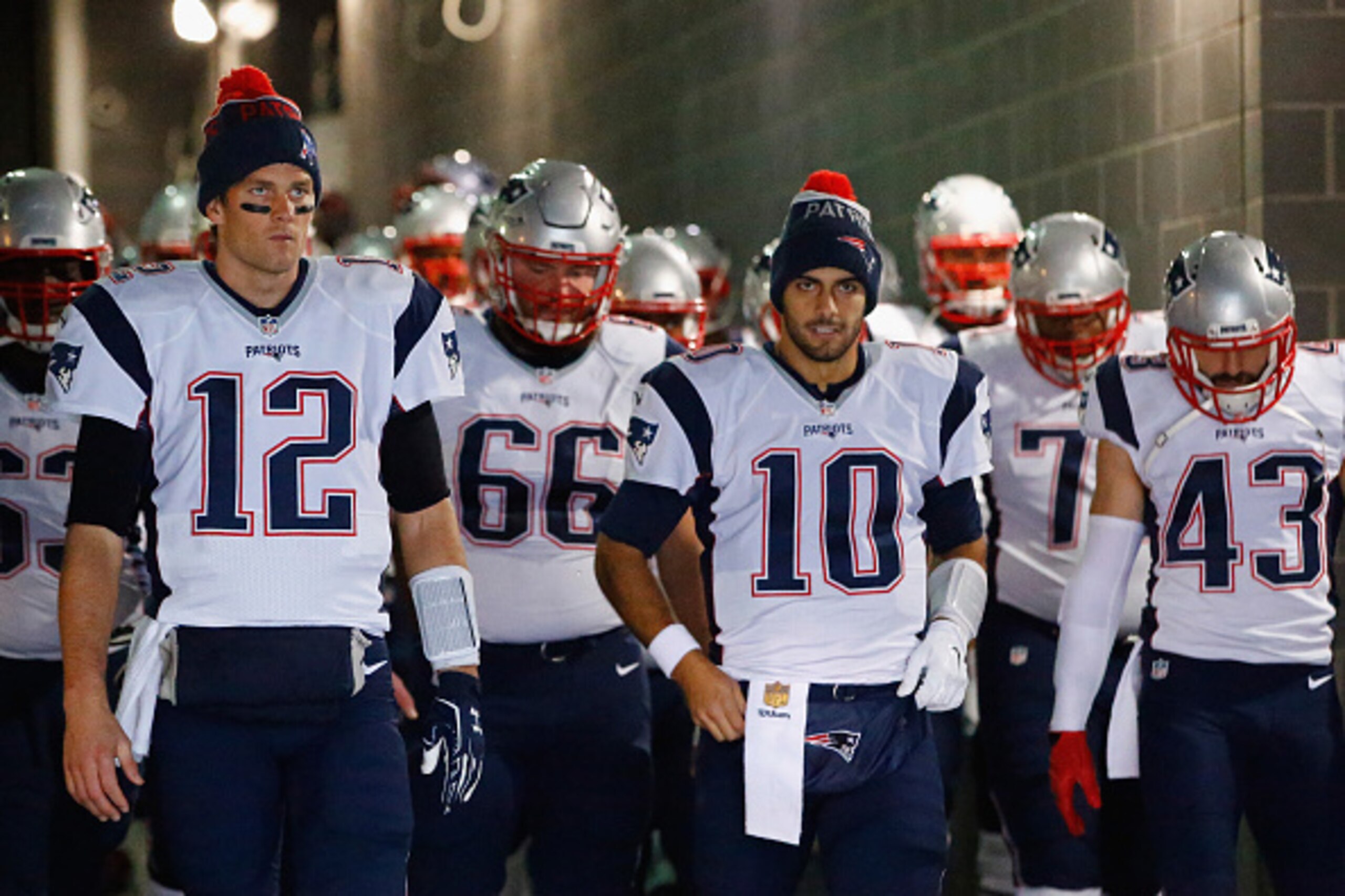 EAST RUTHERFORD, NJ - DECEMBER 27: Tom Brady #12 of the New England Patriots leads his team onto the field against the New York Jets before their game at MetLife Stadium on December 27, 2015 in East Rutherford, New Jersey. (Photo by Al Bello/Getty Imag EAST RUTHERFORD, NJ - DECEMBER 27: Tom Brady #12 of the New England Patriots leads his team onto the field against the New York Jets before their game at MetLife Stadium on December 27, 2015 in East Rutherford, New Jersey. (Photo by Al Bello/Getty Imag