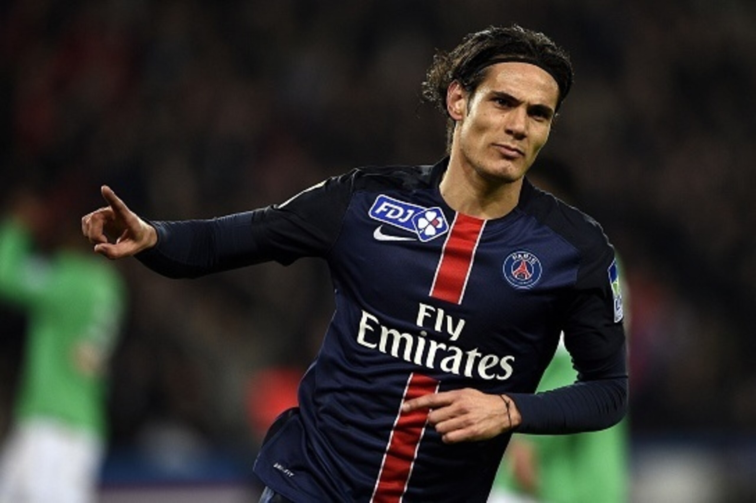 Paris Saint-Germain's Uruguyan forward Edinson Cavani celebrates after scoring a  goal during the French League Cup match between Paris Saint-Germain (PSG) and Saint-Etienne (ASSE) on December 15, 2015 at the Parc des Princes stadium in Paris. AFP PHOTO /