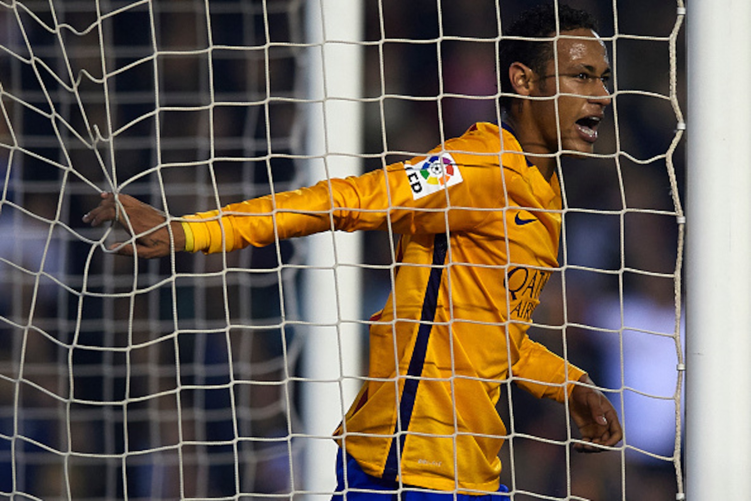 VALENCIA, SPAIN - DECEMBER 05:  Neymar JR of Barcelona reacts during the La Liga match between Valencia CF and FC Barcelona at Estadi de Mestalla on December 05, 2015 in Valencia, Spain.  (Photo by Manuel Queimadelos Alonso/Getty Images)