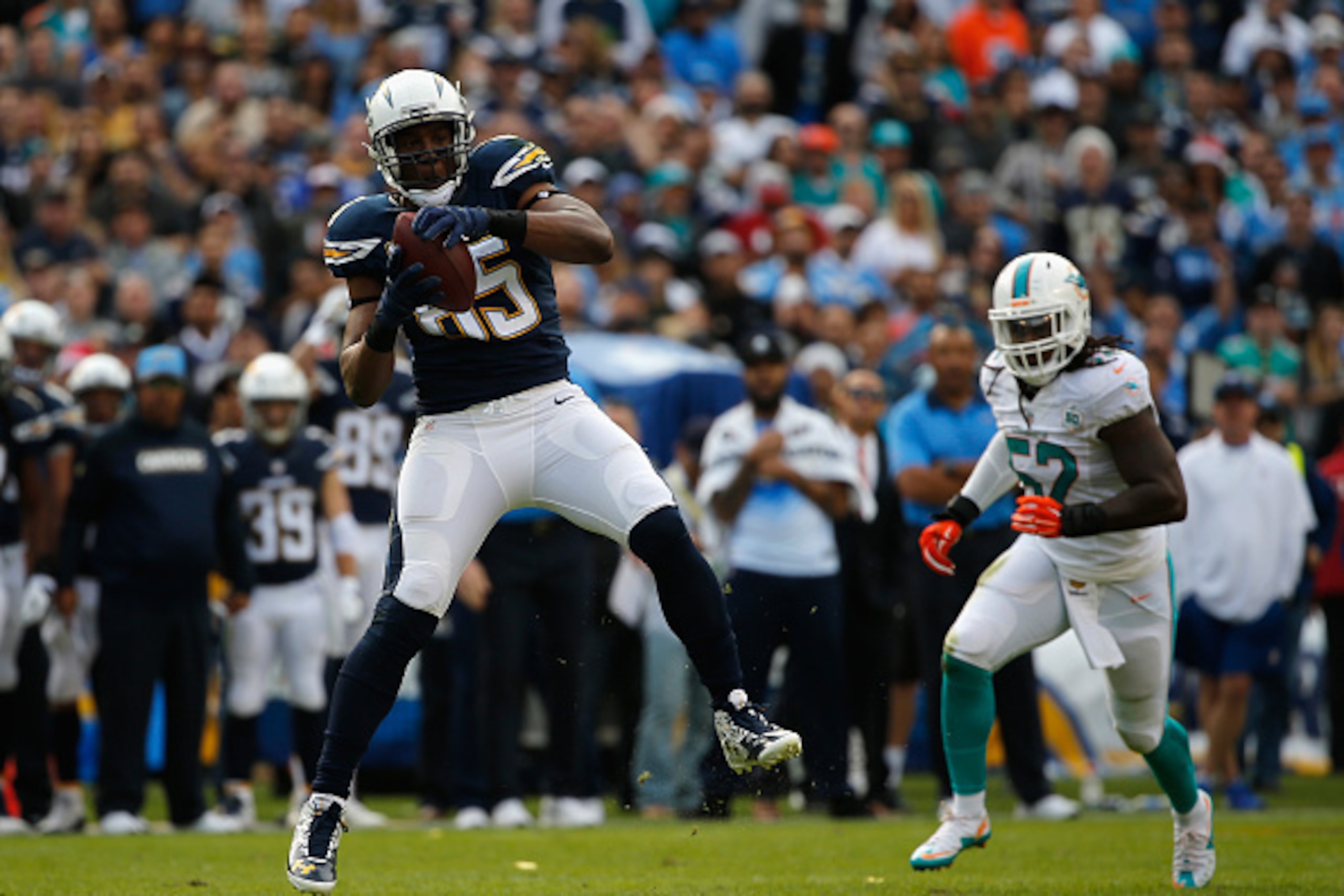 SAN DIEGO, CA - DECEMBER 20: Antonio Gates #85 of the San Diego Chargers catches a pass as Kelvin Sheppard #52 of the Miami Dolphins defends during a game at Qualcomm Stadium on December 20, 2015 in San Diego, California. (Photo by Sean M. Haffey/Getty Im