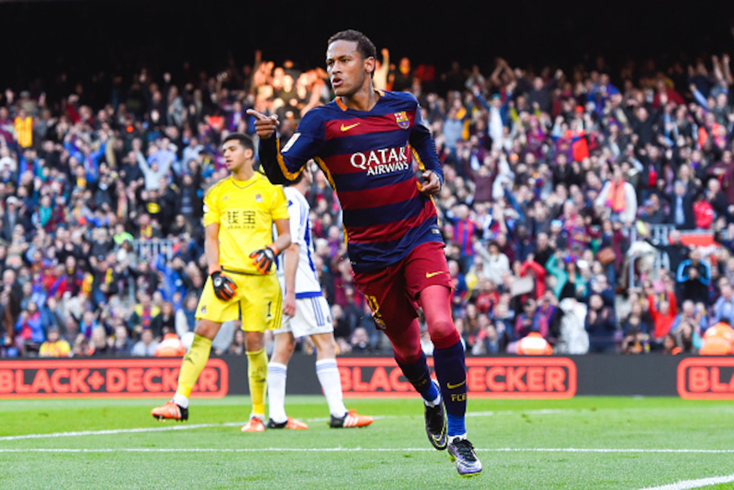 BARCELONA, SPAIN - NOVEMBER 28:  Neymar of FC Barcelona celebrates after scoring the opening goal during the La Liga match between FC Barcelona and Real Sociedad de Futbol at Camp Nou on November 28, 2015 in Barcelona, Spain.  (Photo by David Ramos/Getty 