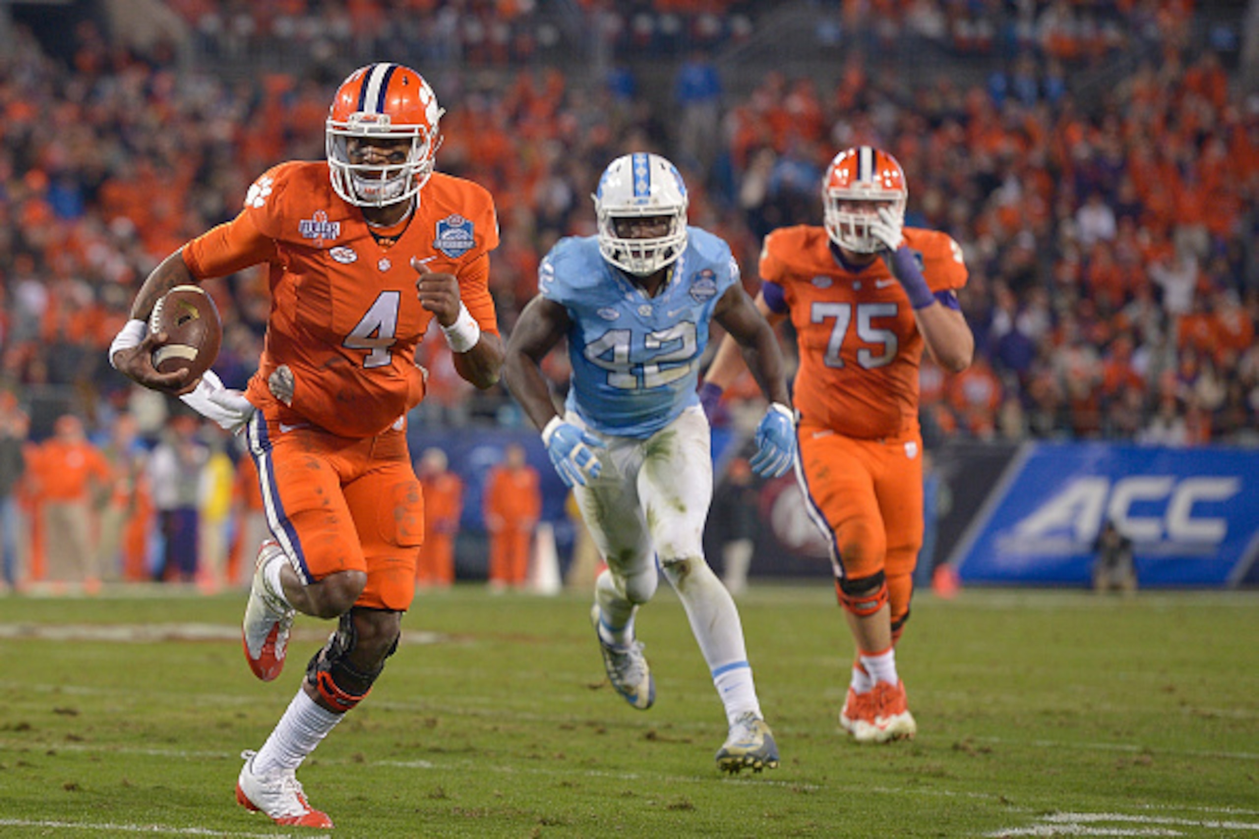 CHARLOTTE, NC - DECEMBER 05:  Deshaun Watson #4 of the Clemson Tigers runs for a touchdown against the North Carolina Tar Heels during the Atlantic Coast Conference Football Championship at Bank of America Stadium on December 5, 2015 in Charlotte, North C