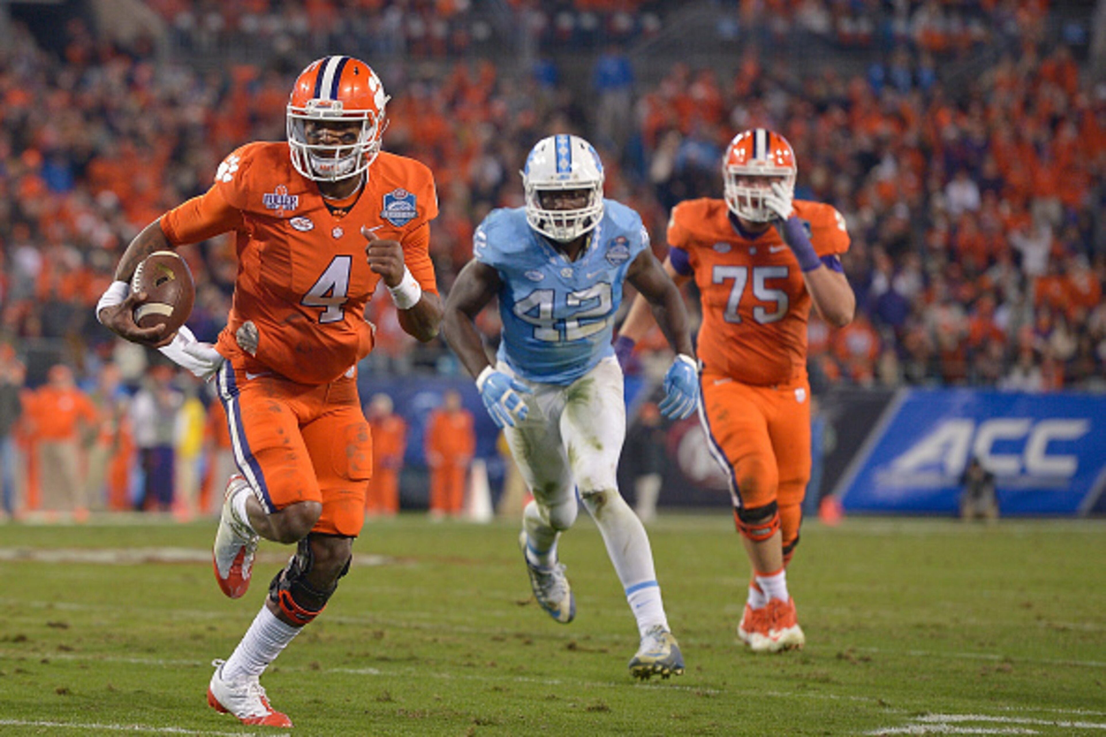 CHARLOTTE, NC - DECEMBER 05:  Deshaun Watson #4 of the Clemson Tigers runs for a touchdown against the North Carolina Tar Heels during the Atlantic Coast Conference Football Championship at Bank of America Stadium on December 5, 2015 in Charlotte, North C