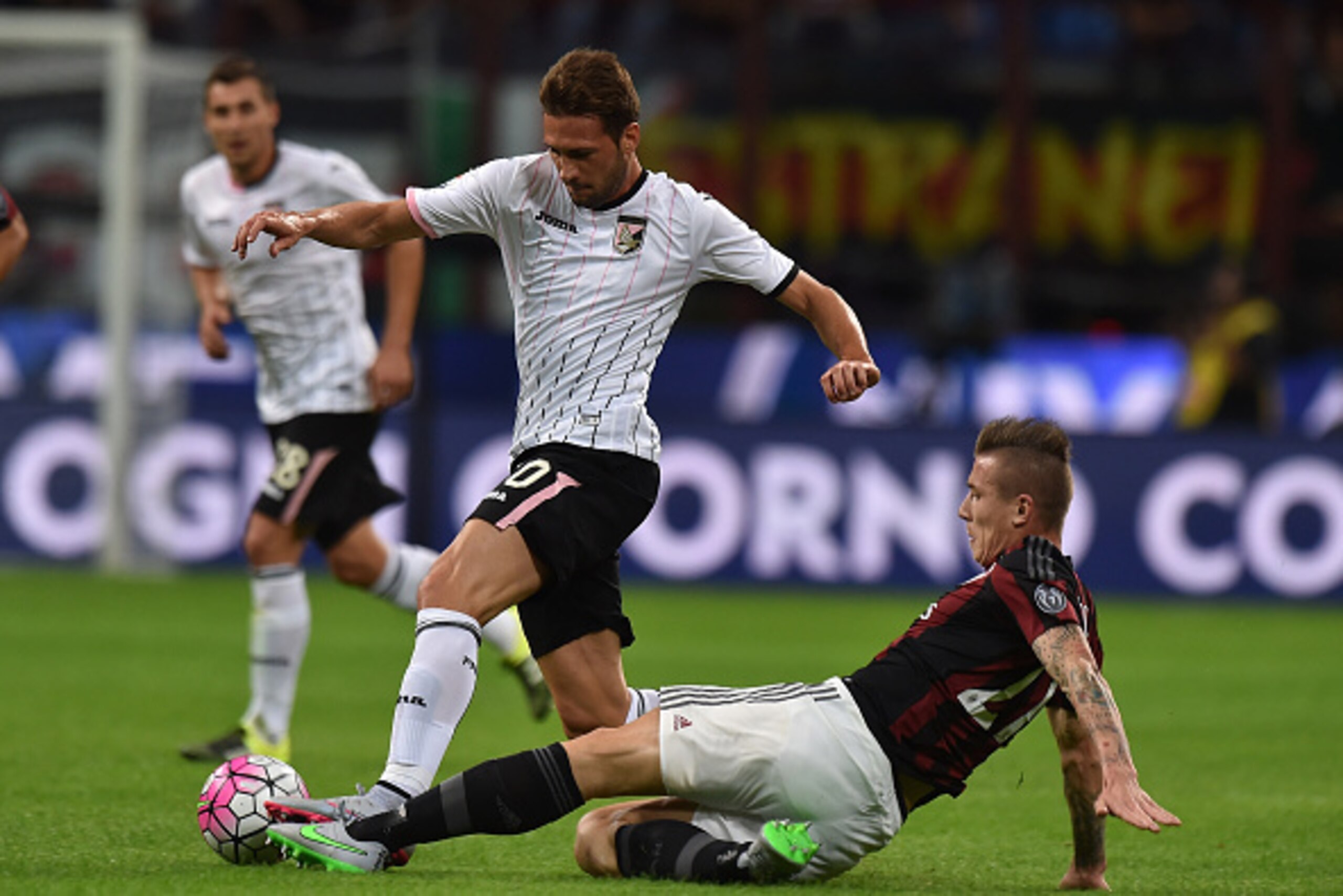 MILAN, ITALY - SEPTEMBER 19: Franco Vazquez (L) of Palermo and Ignazio Abate of Milan compete for the ball during the Serie A match between AC Milan and US Citta di Palermo at Stadio Giuseppe Meazza on September 19, 2015 in Milan, Italy. (Photo by Tulli MILAN, ITALY - SEPTEMBER 19: Franco Vazquez (L) of Palermo and Ignazio Abate of Milan compete for the ball during the Serie A match between AC Milan and US Citta di Palermo at Stadio Giuseppe Meazza on September 19, 2015 in Milan, Italy. (Photo by Tulli