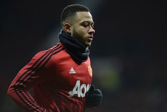 Manchester United's Dutch midfielder Memphis Depay warms up before the English Premier League football match between Manchester United and Chelsea at Old Trafford in Manchester, north west England, on December 28, 2015. AFP PHOTO / OLI SCARFF

RESTRICTED 