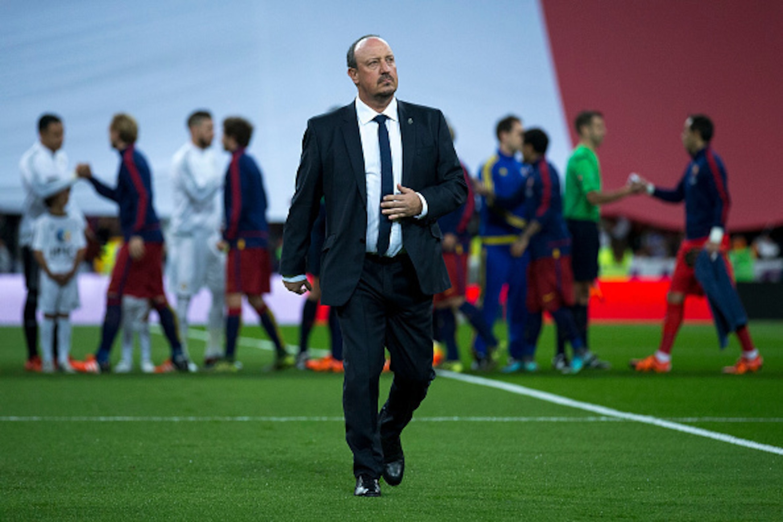 MADRID, SPAIN - NOVEMBER 21:  Head coach Rafael Benitez of Real Madrid CF leaves the pitch prior to start the La Liga match between Real Madrid CF and FC Barcelona at Estadio Santiago Bernabeu on November 21, 2015 in Madrid, Spain.  (Photo by Gonzalo Arro