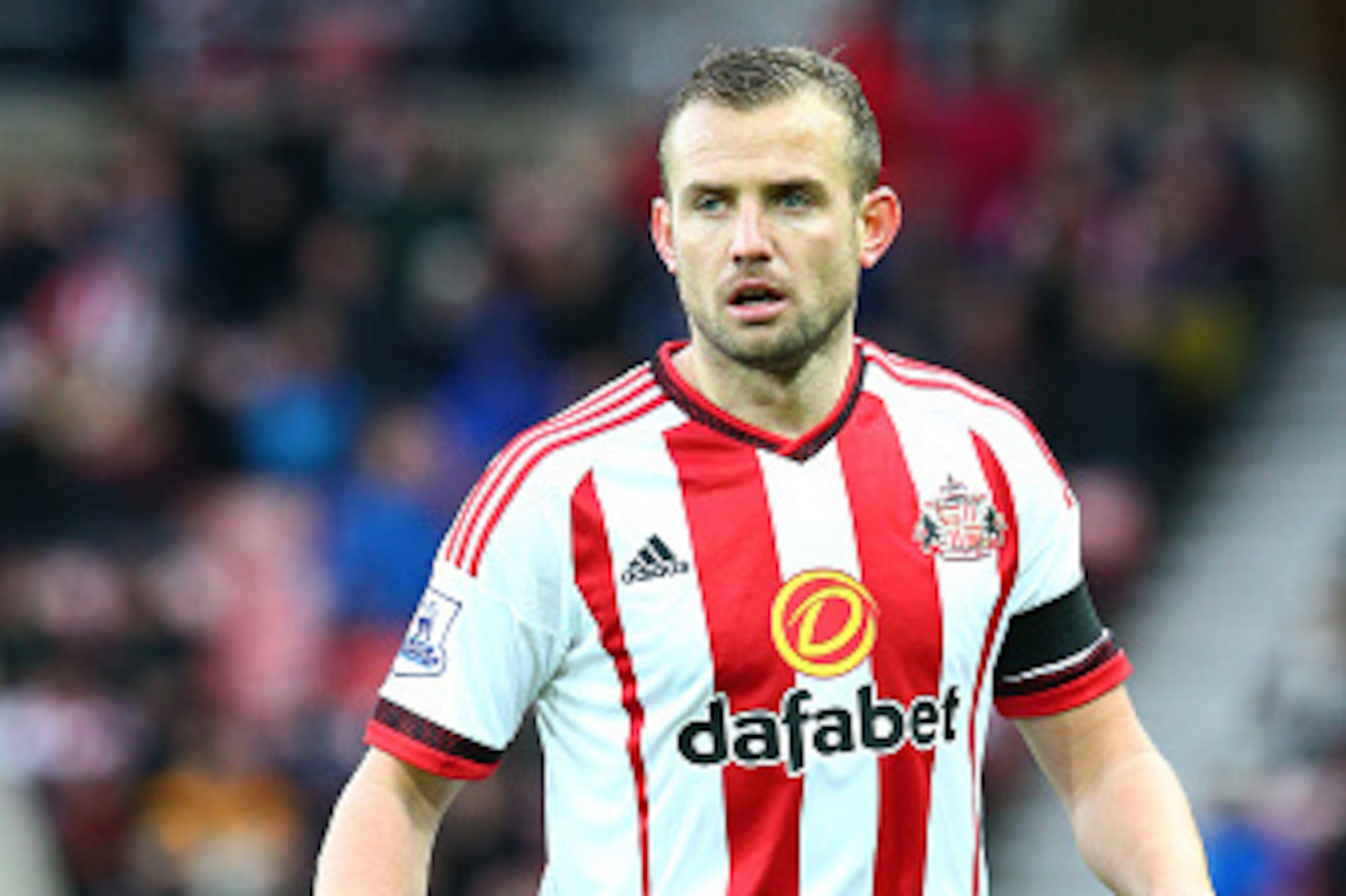 SUNDERLAND, ENGLAND - NOVEMBER 28 : Lee Cattermole of Sunderland in action during the Barclays Premier League match between Sunderland AFC and Stoke City FC at the Stadium of Light on November 28, 2015 in Sunderland, United Kingdom. (Photo by Mark Runnacl