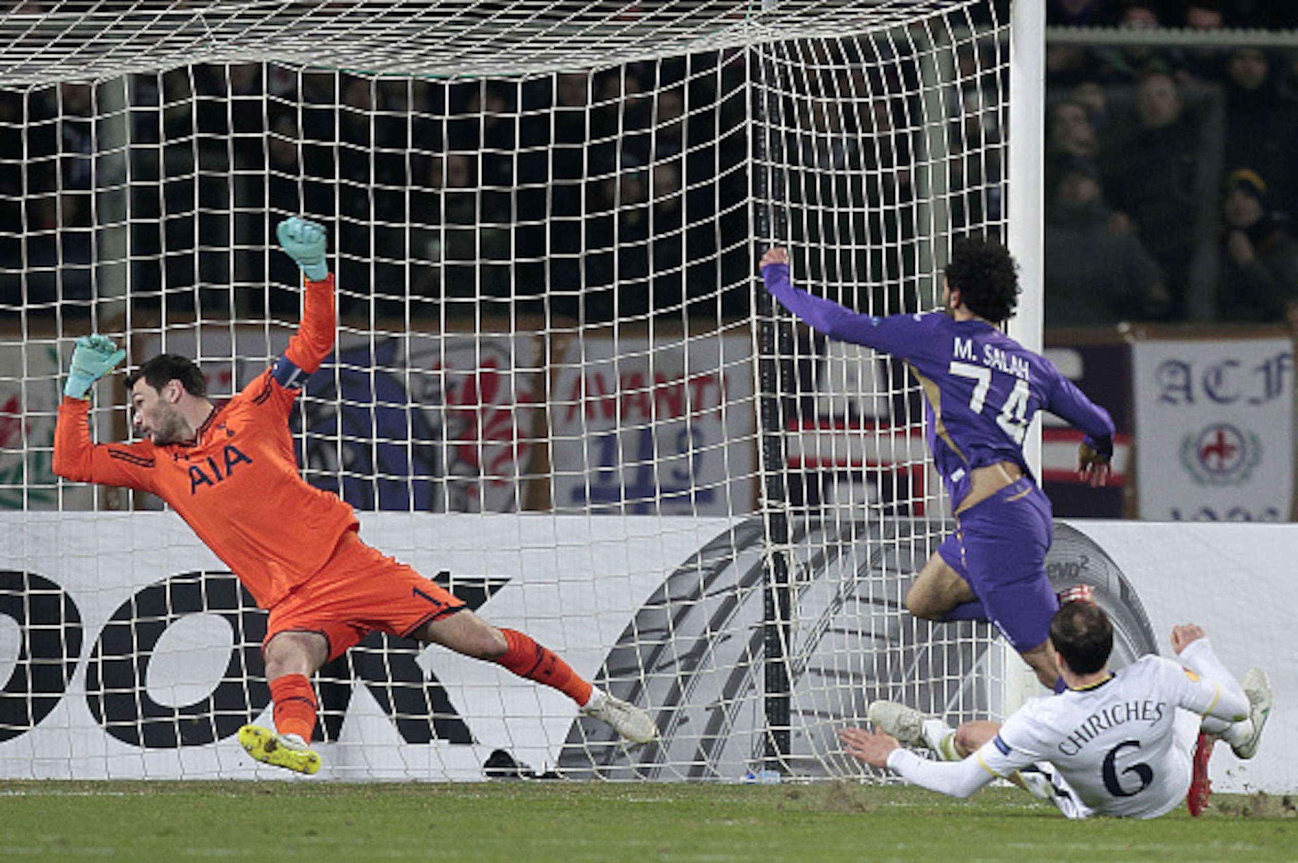 FLORENCE, ITALY - FEBRUARY 26: Mohamed Salah of ACF Fiorentina scores a goal during the UEFA Europa League Round of 32 match between  ACF Fiorentina and Tottenham Hotspur FC at Artemio Franchi stadium on February 26, 2015 in Florence, Italy.  (Photo by Ga