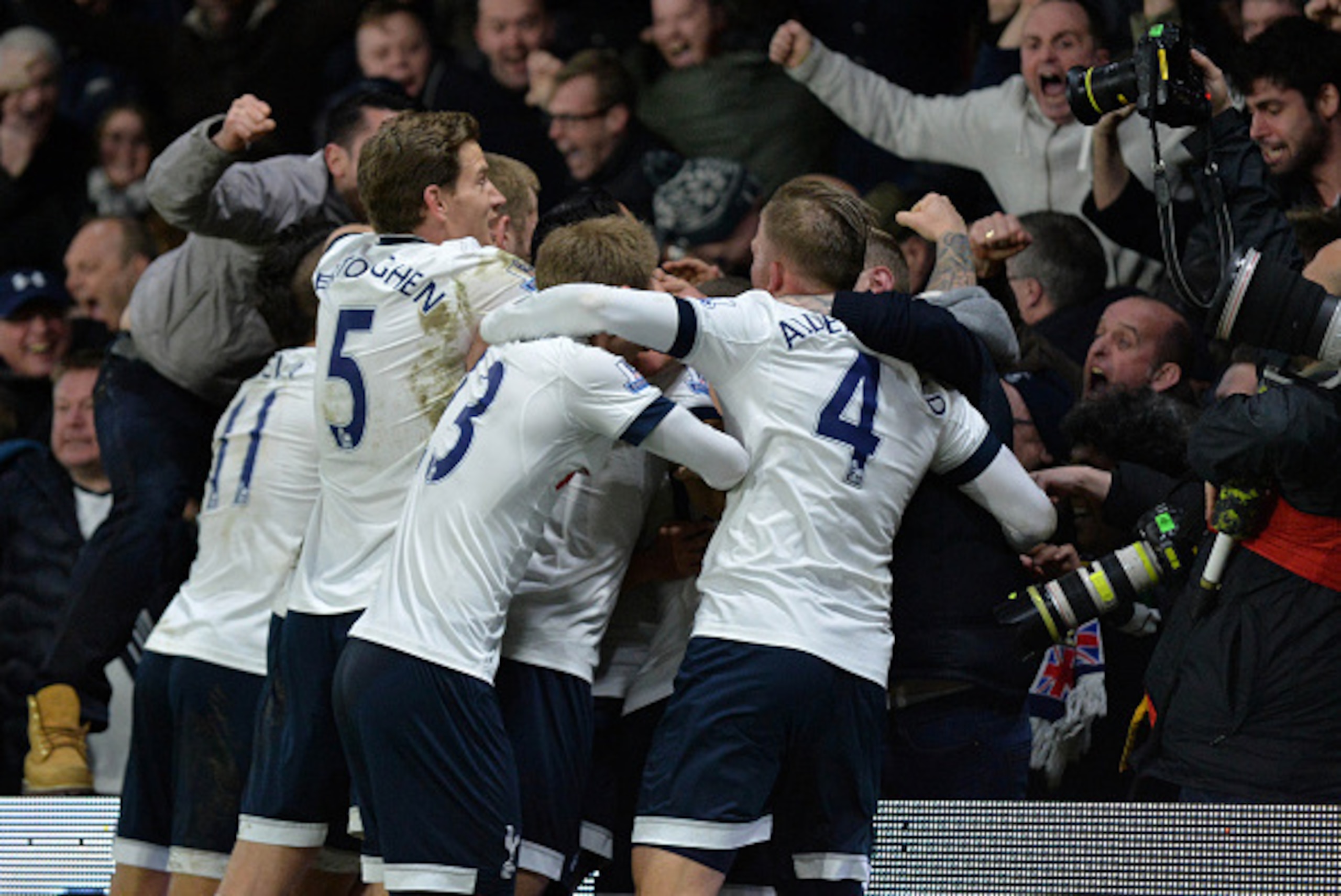 Tottenham Hotspur's South Korean striker Son Heung-Min celebrates with teammates after scoring their late winning goal during the English Premier League football match between Watford and Tottenham Hotspur at Vicarage Road Stadium in Watford, north of Lon