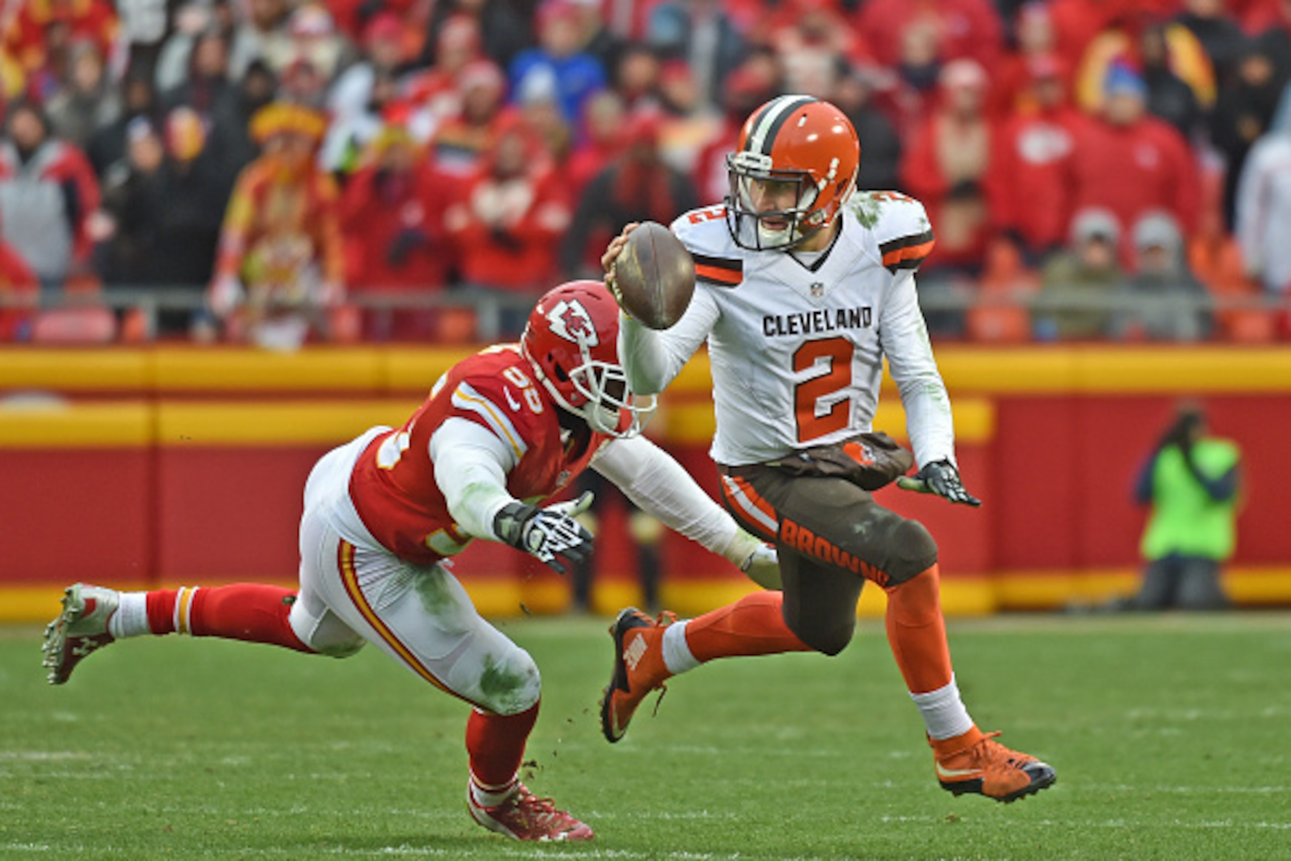 KANSAS CITY, MO - DECEMBER 27:  Quarterback Johnny Manziel #2 of the Cleveland Browns rushes up field against linebacker Dee Ford #55 of the Kansas City Chiefs during the second half on December 27, 2015 at Arrowhead Stadium in Kansas City, Missouri.  (Ph