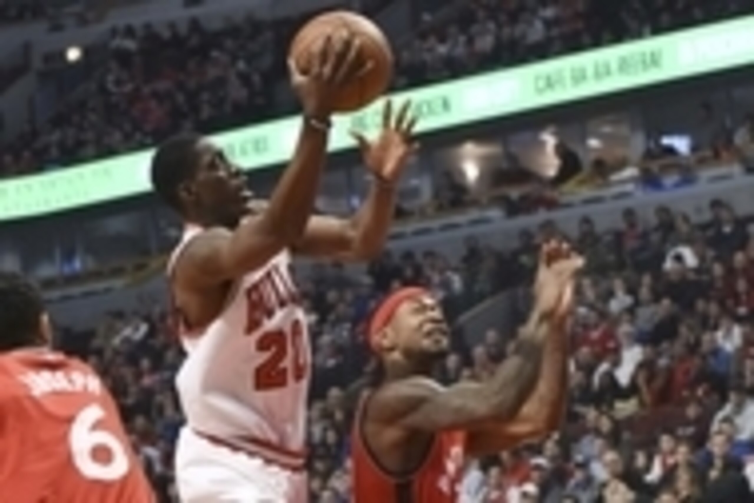 Dec 28, 2015; Chicago, IL, USA; Chicago Bulls forward Tony Snell (20) prepares to shoot the ball as Toronto Raptors forward Terrence Ross (31) defends during the first half at  the United Center. Mandatory Credit: David Banks-USA TODAY Sports