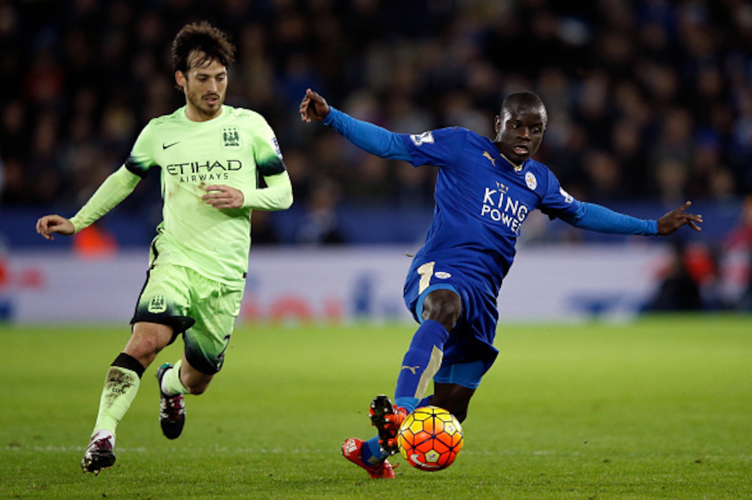 Manchester City's Spanish midfielder David Silva (L) vies with Leicester City's French midfielder N'Golo Kante during the English Premier League football match between Leicester City and Manchester City at King Power Stadium in Leicester, central England 