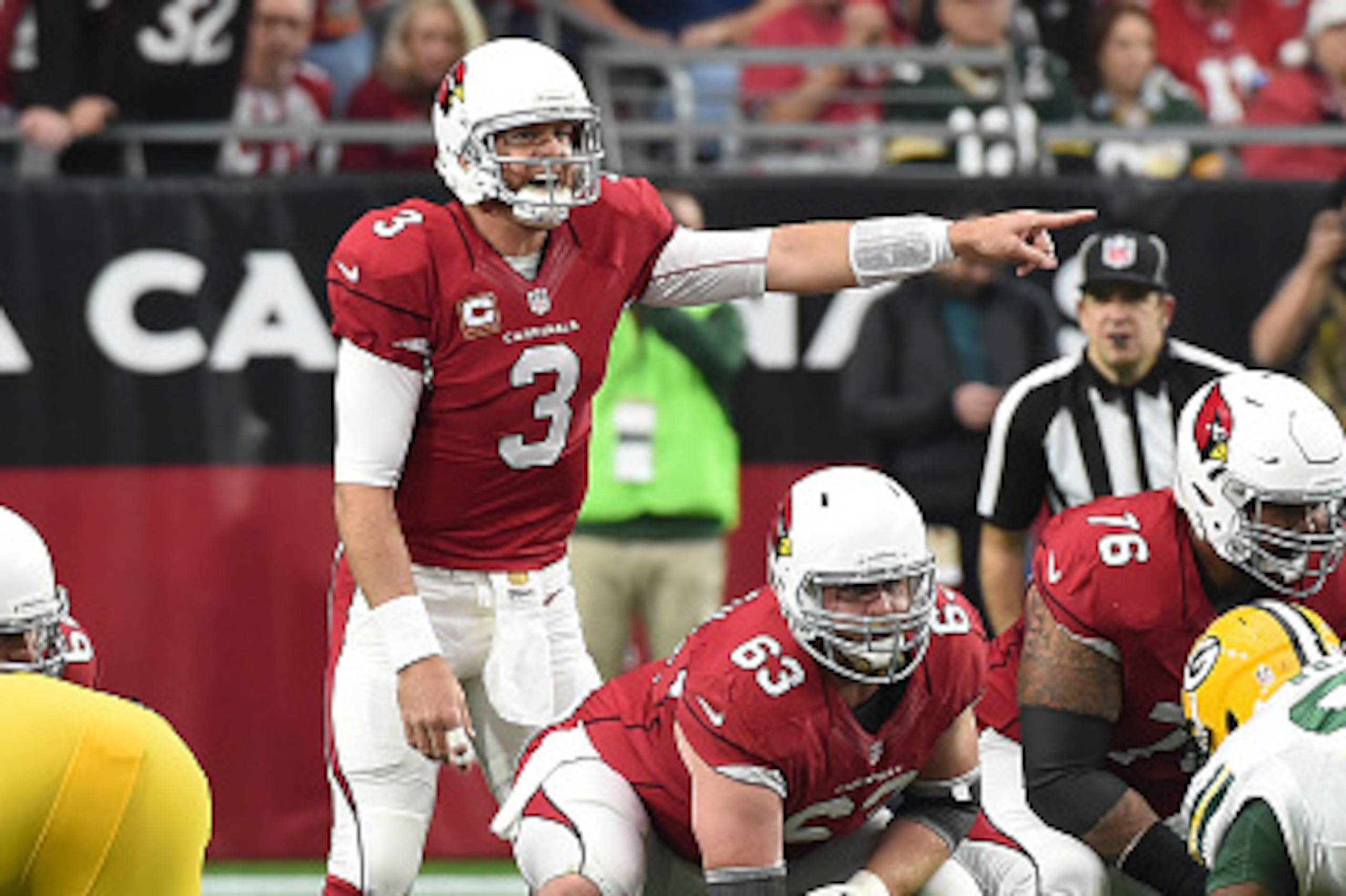 GLENDALE, AZ - DECEMBER 27:  Carson Palmer #3 of the Arizona Cardinals calls out a signal from the line of scrimmage against the Green Bay Packers at University of Phoenix Stadium on December 27, 2015 in Glendale, Arizona.  (Photo by Norm Hall/Getty Image