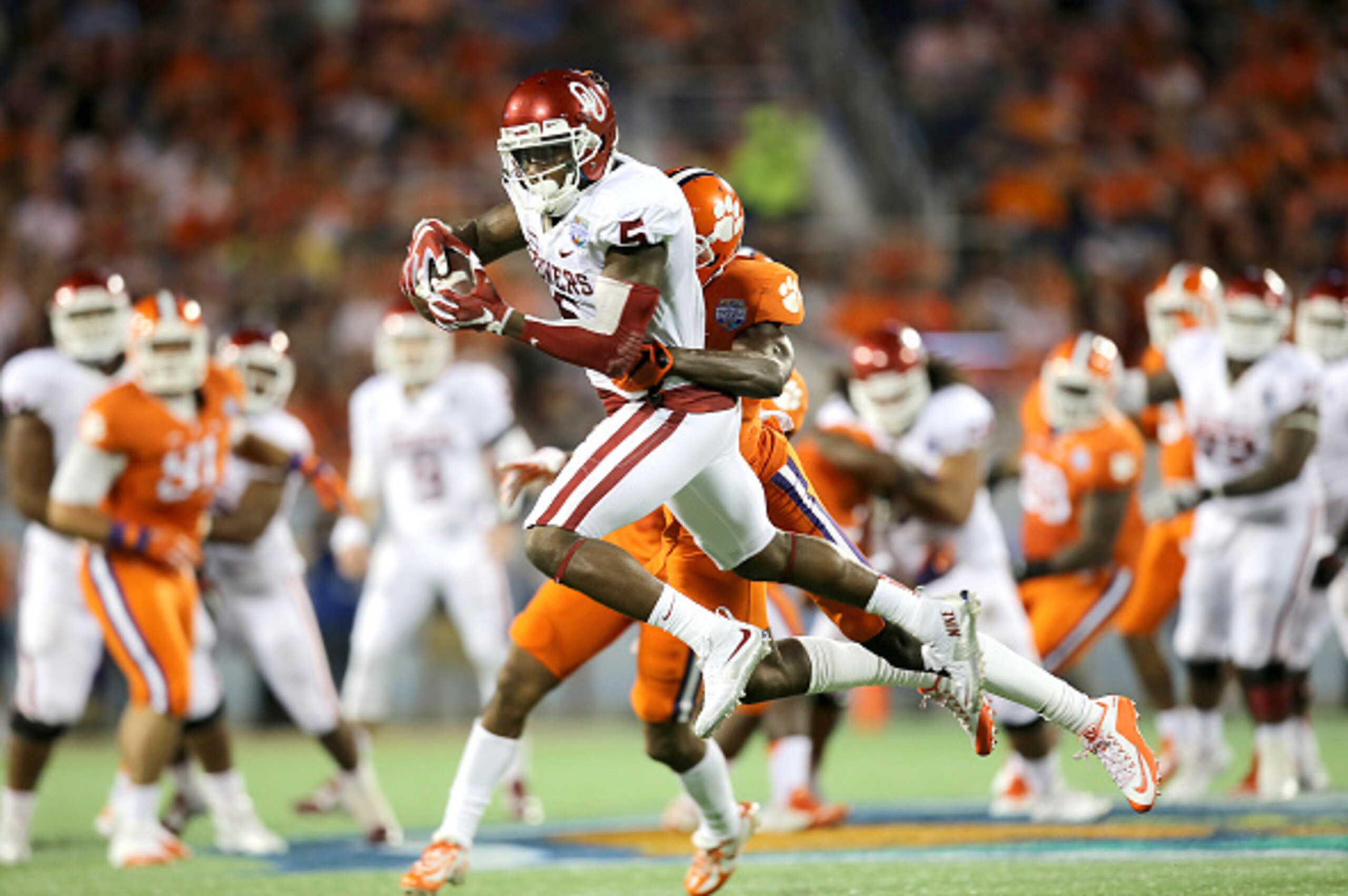 ORLANDO, FL - DECEMBER 29:  Durron Neal #5 of the Oklahoma Sooners makes a reception during the NCAA Russell Athletic Bowl between the Clemson Tigers and the Oklahoma Sooners on December 29, 2014 in Orlando, Florida. Clemson won the game by a score of 40-