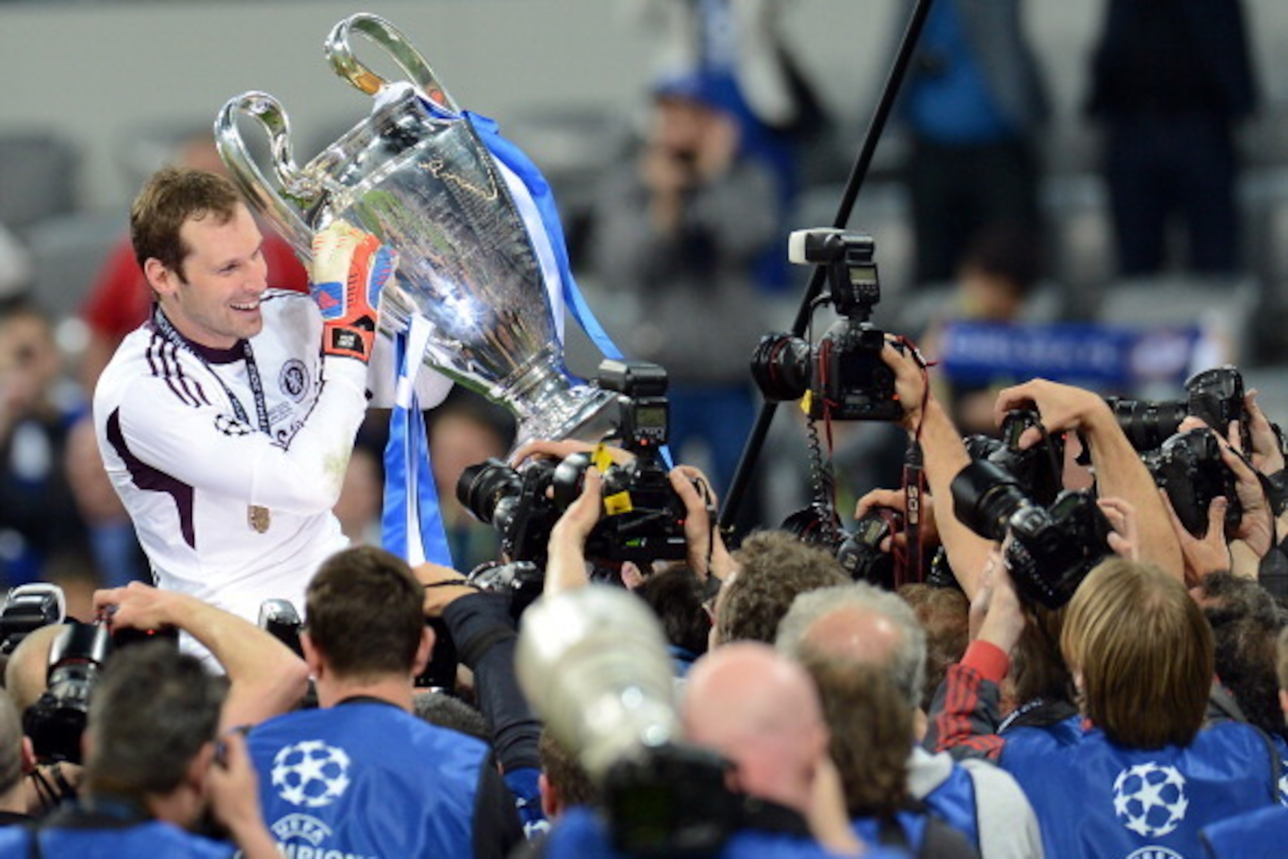Chelsea's Czech goalkeeper Petr Cech celebrates with the trophy after winning the UEFA Champions League final football match between FC Bayern Muenchen and Chelsea FC on May 19, 2012 at the Fussball Arena stadium in Munich.  AFP PHOTO / PATRIK STOLLARZ   