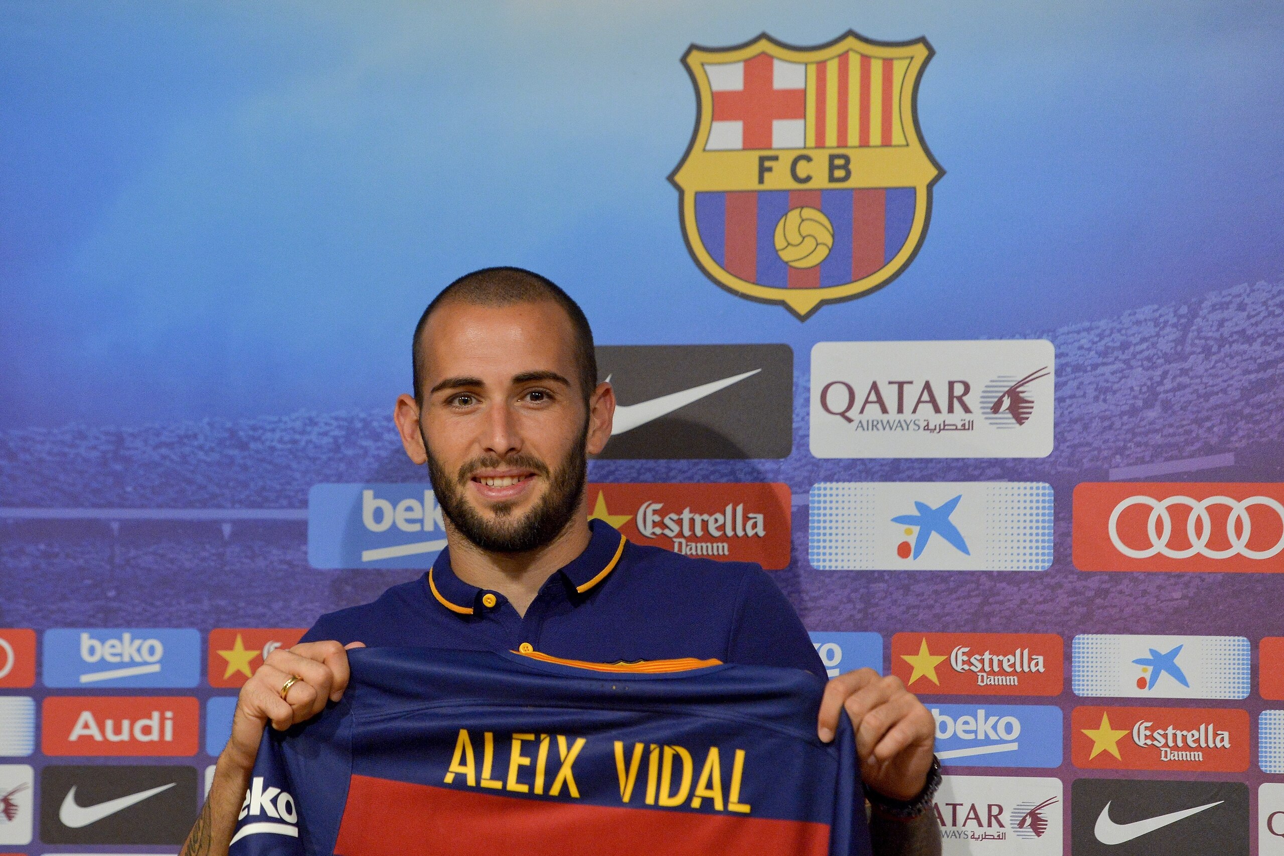 Barcelona's new Spanish defender Aleix Vidal poses with his new jersey prior to a press conference during his official presentation at the Camp Nou stadium in Barcelona on June 8, 2015. AFP PHOTO/ JOSEP LAGO (Photo credit should read JOSEP LAGO/A Barcelona's new Spanish defender Aleix Vidal poses with his new jersey prior to a press conference during his official presentation at the Camp Nou stadium in Barcelona on June 8, 2015. AFP PHOTO/ JOSEP LAGO (Photo credit should read JOSEP LAGO/A