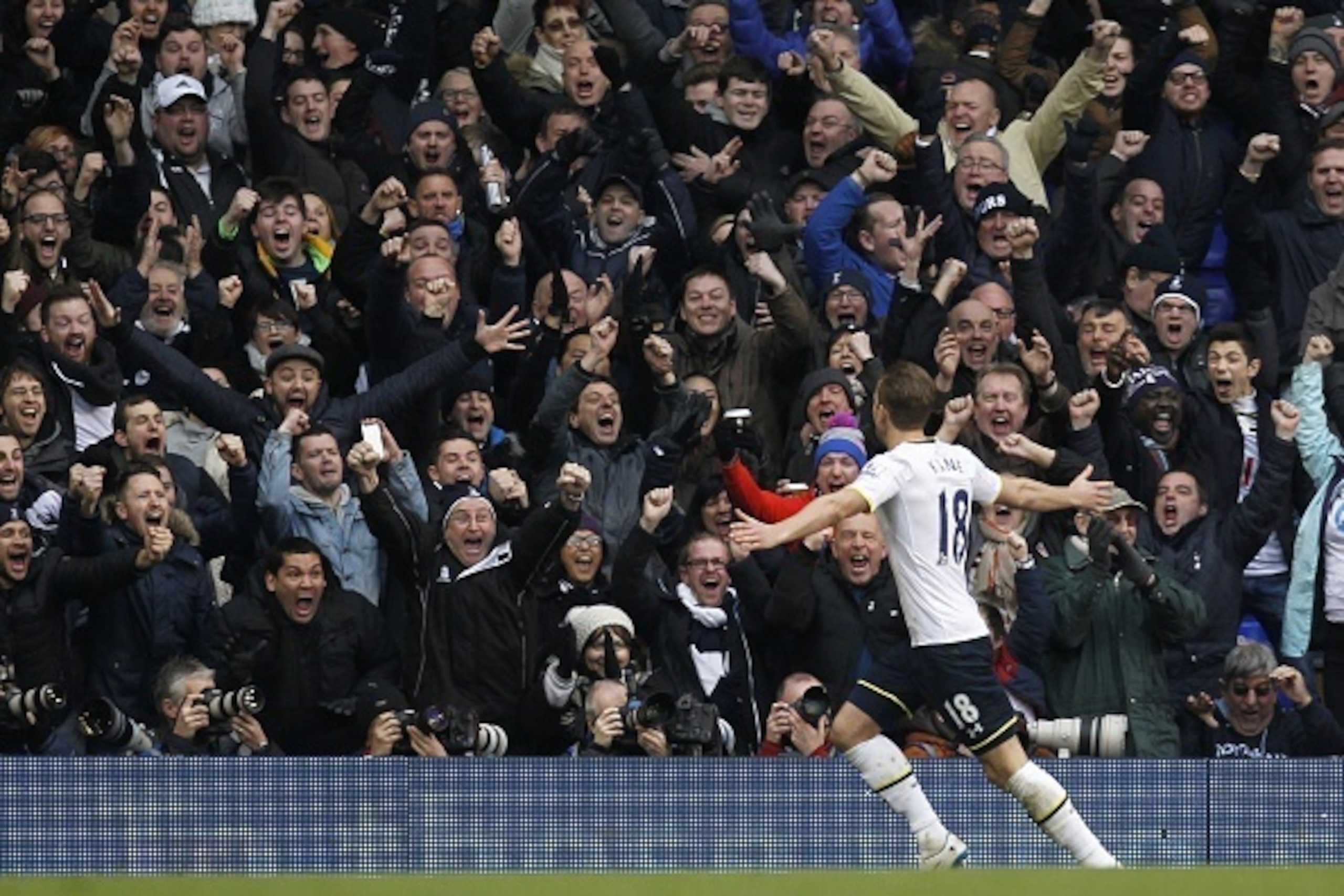 Tottenham Hotspur's English striker Harry Kane (R) celebrates with the crowd after sdcoring an equalising goal to make the score 1-1 during the English Premier League football match between Tottenham Hotspur and Arsenal at White Hart Lane in London, on Fe