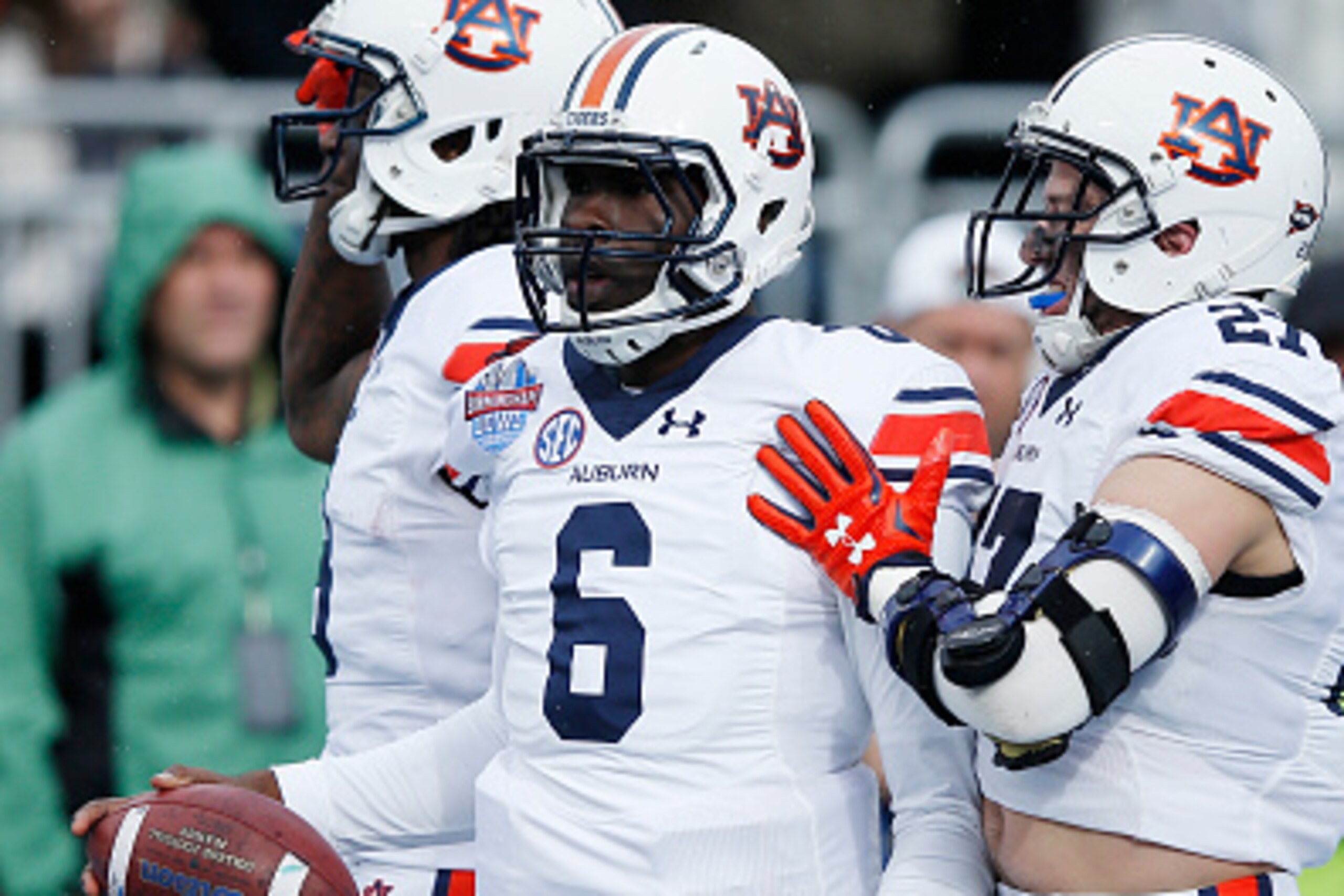 BIRMINGHAM, AL - DECEMBER 30: Jeremy Johnson #6 of the Auburn Tigers celebrates after rushing for a five-yard touchdown against the Memphis Tigers in the fourth quarter of the Birmingham Bowl at Legion Field on December 30, 2015 in Birmingham, Alabama. (P