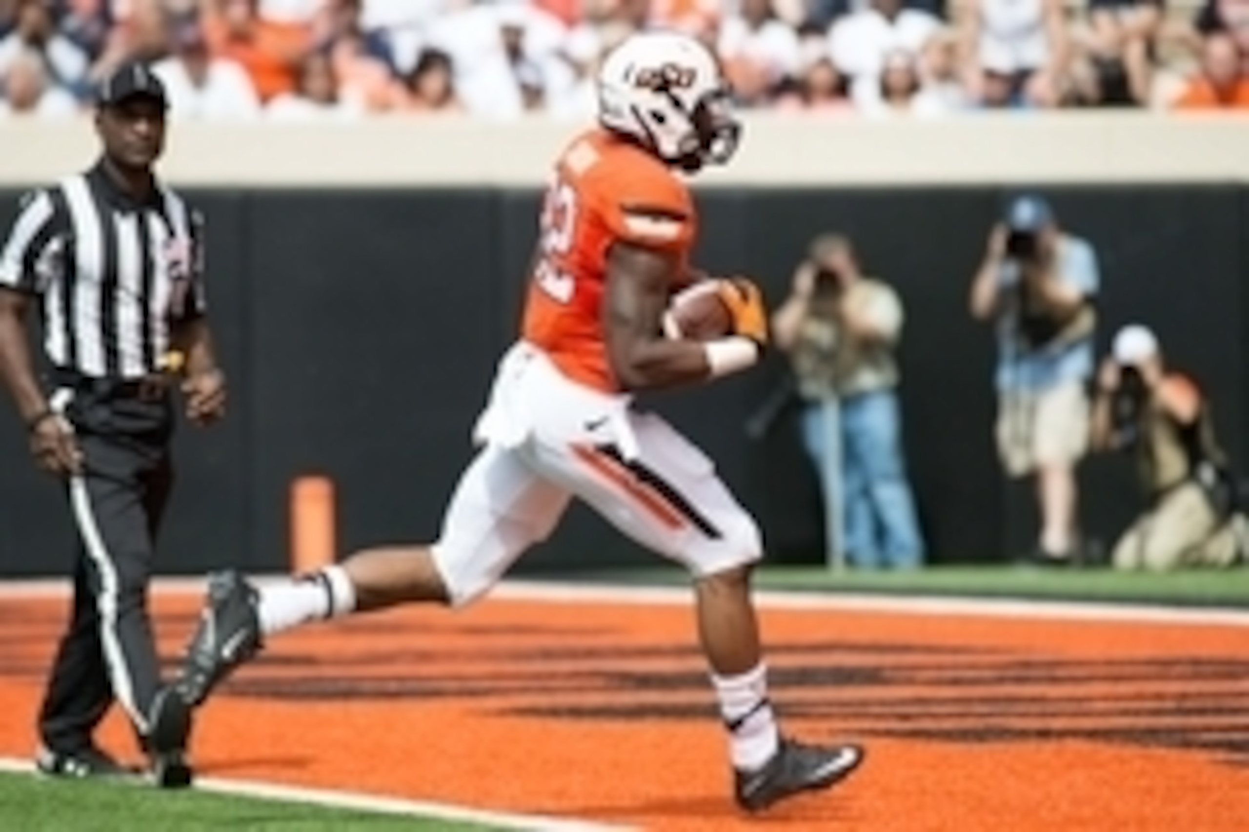 Sep 19, 2015; Stillwater, OK, USA; Oklahoma State Cowboys running back Chris Carson (32) touchdown against the UTSA Roadrunners during the first half at Boone Pickens Stadium. Mandatory Credit: Rob Ferguson-USA TODAY Sports