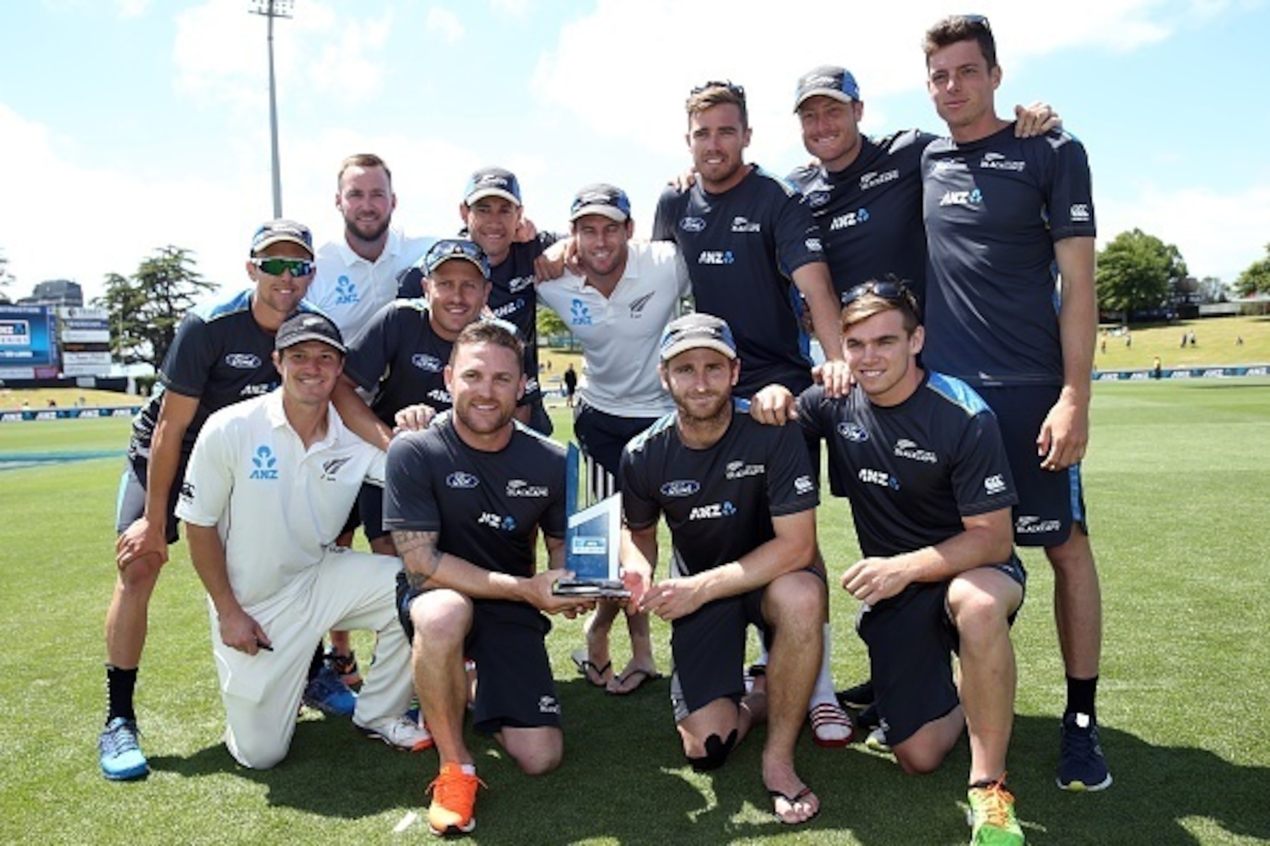 New Zealand celebrate winning the series on day four of the second Test cricket match between New Zealand and Sri Lanka at Seddon Park in Hamilton on December 21, 2015. AFP PHOTO / MICHAEL BRADLEY / AFP / MICHAEL BRADLEY        (Photo credit should read M