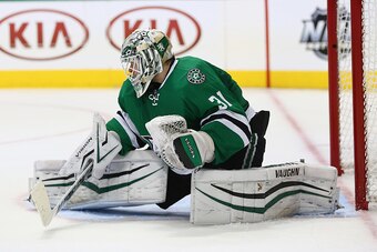 DALLAS, TX - DECEMBER 22:  Antti Niemi #31 of the Dallas Stars in goal against the Chicago Blackhawks in the second period at American Airlines Center on December 22, 2015 in Dallas, Texas.  (Photo by Ronald Martinez/Getty Images)