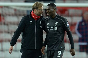 Liverpool's German manager Jurgen Klopp (L) talks with goalscorer Liverpool's Zaire-born Belgian striker Christian Benteke (R) after the final whistle in the English Premier League football match between Sunderland and Liverpool at the Stadium of Light in