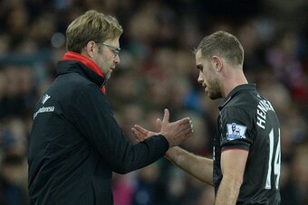 Liverpool's English midfielder Jordan Henderson (R) shakes hands with Liverpool's German manager Jurgen Klopp (L) as he leaves the field after being substituted during the English Premier League football match between Sunderland and Liverpool at the Stadi