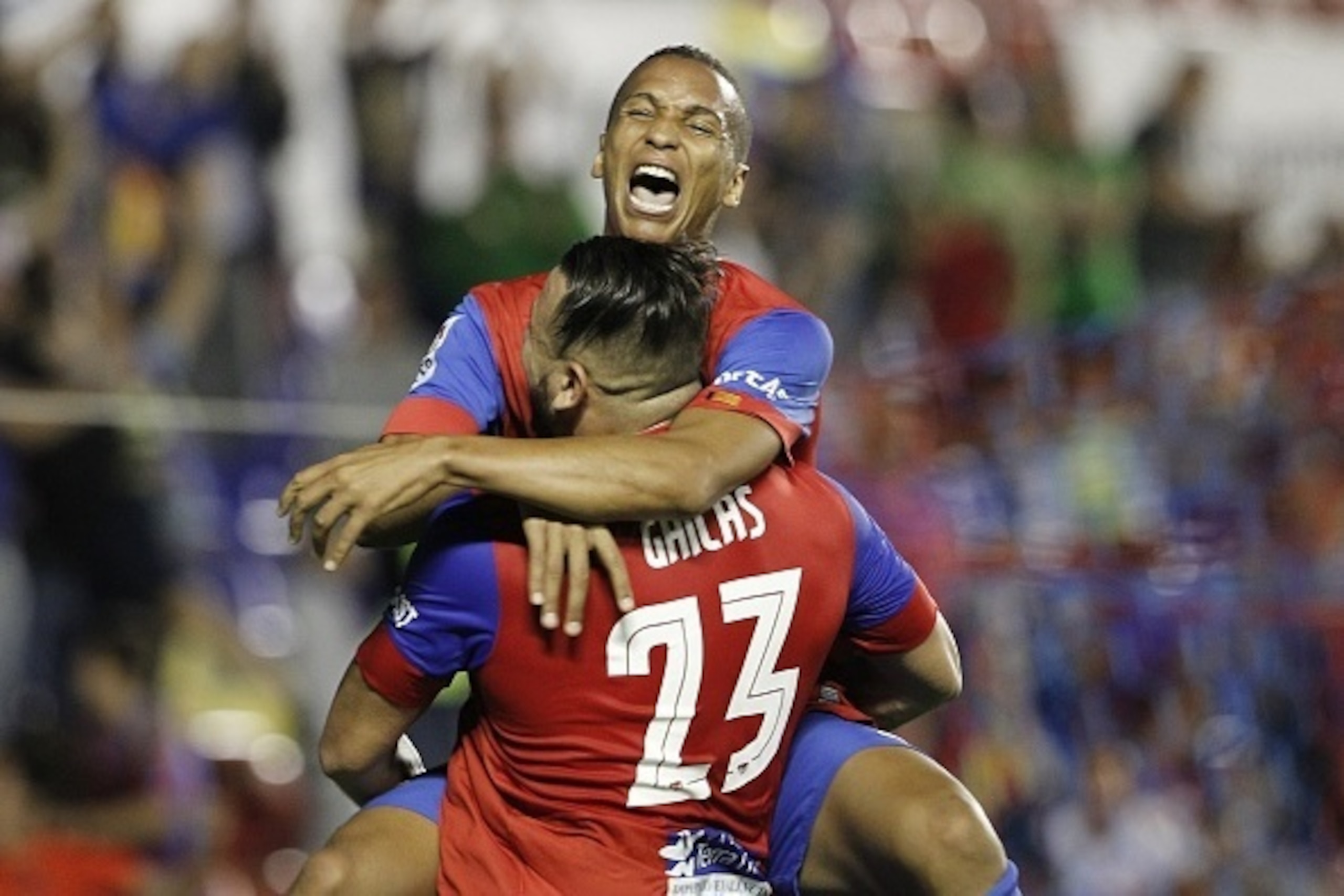 Levante's Brazilian forward Deyverson Brum Silva celebrates his goal  with Levante's Algerian forward Nabil Ghilas during the Spanish league football match Levante UD vs SD Eibar at the Ciutat de Valencia stadium in Valencia on September 23, 2015.    AFP 