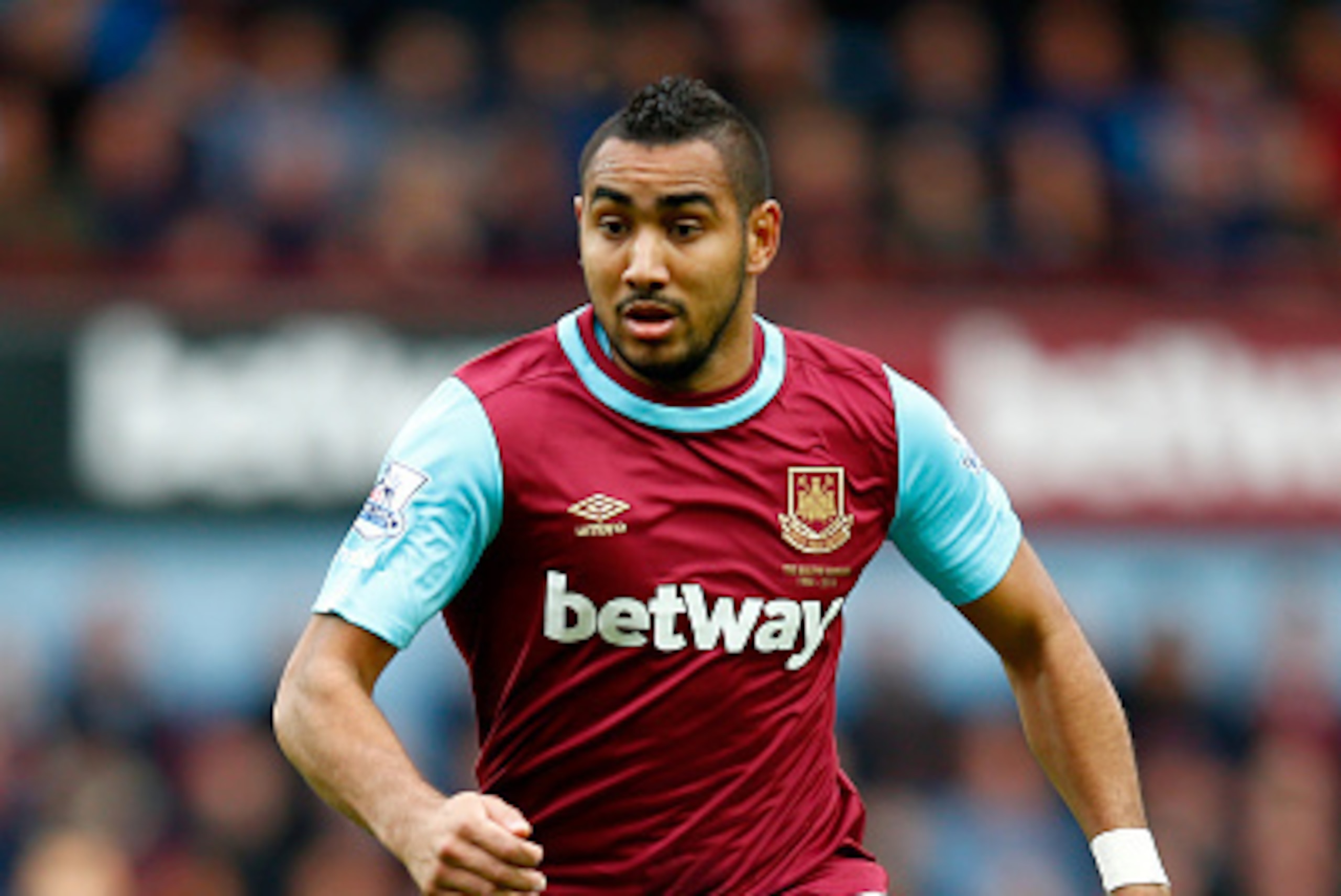 LONDON, ENGLAND - OCTOBER 24: Dimitri Payet of West Ham United during the Barclays Premier League match between West Ham United and Chelsea at Boleyn Ground on October 24, 2015 in London, England. (Photo by Clive Rose/Getty Images) LONDON, ENGLAND - OCTOBER 24: Dimitri Payet of West Ham United during the Barclays Premier League match between West Ham United and Chelsea at Boleyn Ground on October 24, 2015 in London, England. (Photo by Clive Rose/Getty Images)