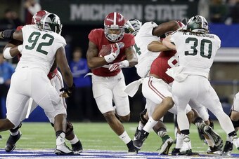Derrick Henry scored two touchdowns but didn't key Alabama's offense against Michigan State.