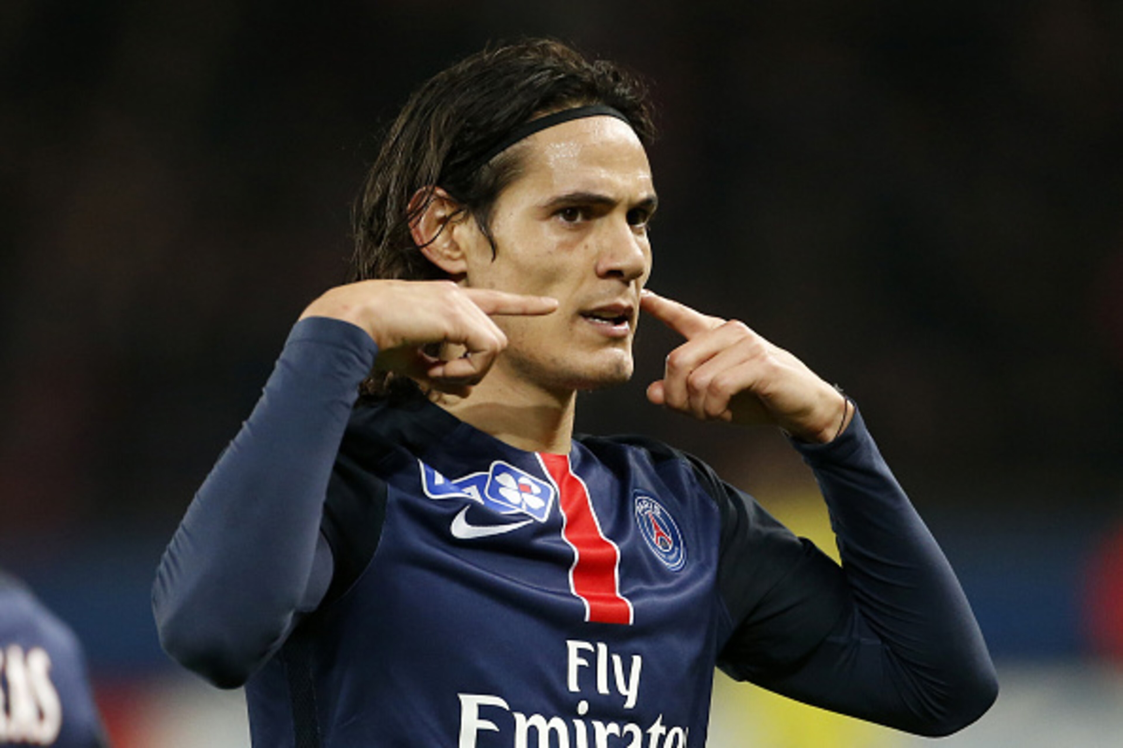 PARIS, FRANCE - DECEMBER 16: Edinson Cavani of PSG celebrates scoring the winning goal during the French League Cup (Coupe de la Ligue) match between Paris Saint-Germain (PSG) and AS Saint-Etienne (ASSE) at Parc des Princes stadium on December 16, 2015 in