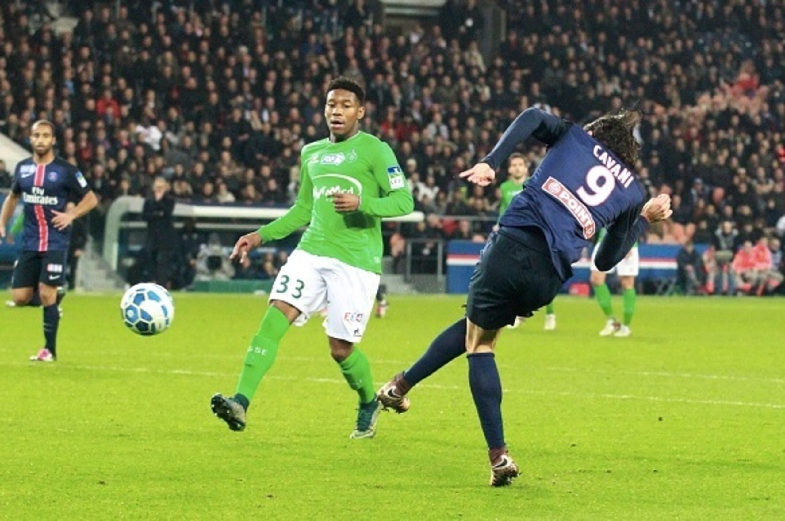 PARIS, FRANCE - DECEMBER 16:  Edinson Cavani of Paris Saint-Germain scores the goal of the victory during the French  League Cup between Paris Saint-Germain and AS Saint Etienne at Parc Des Princes on december 16, 2015 in Paris, France.  (Photo by Xavier 